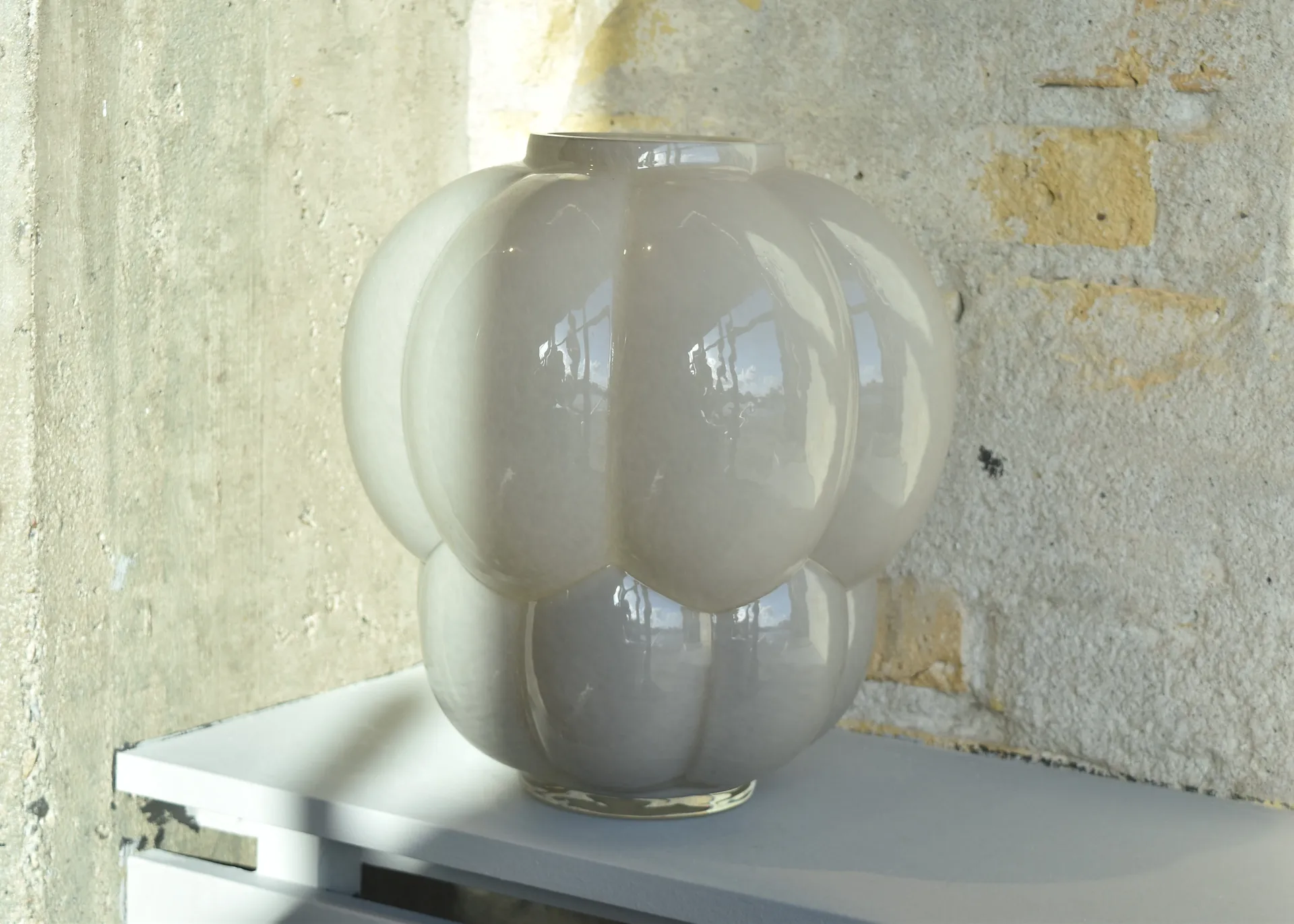 Vase Uva 35 cm, Gris Clair AYTM
