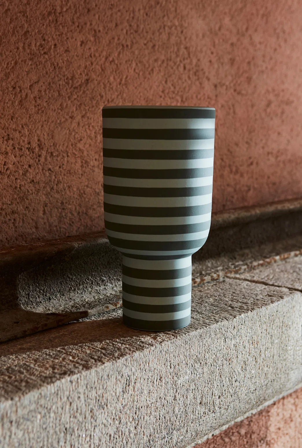 Vase Varia 30 cm, Vert poussiéreux-forêt AYTM