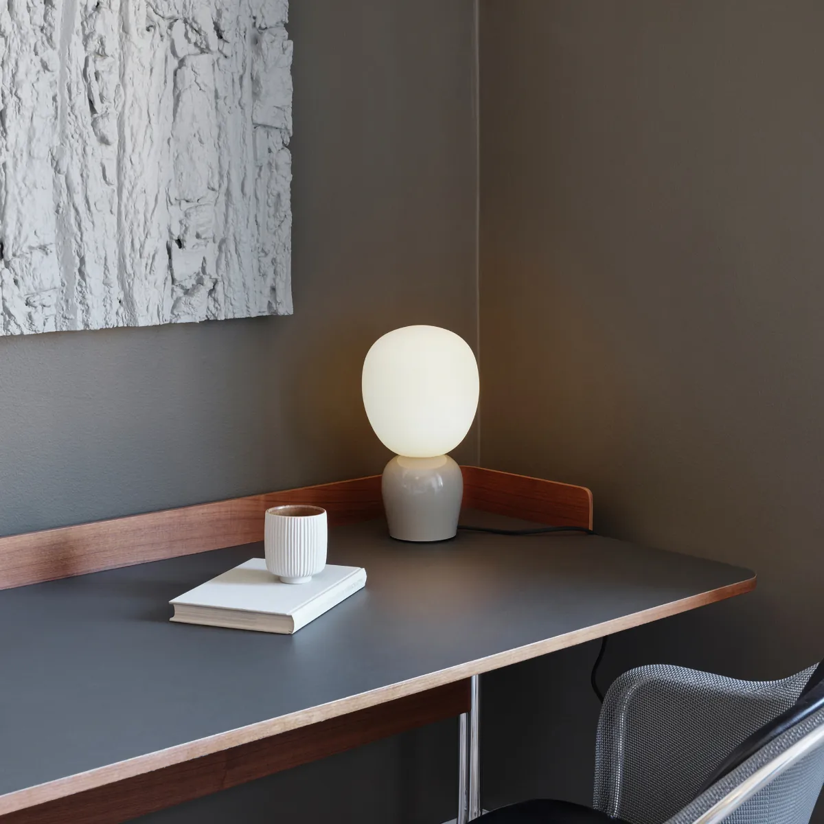 Lampe de table Buddy verre opale, Soft greige Belid