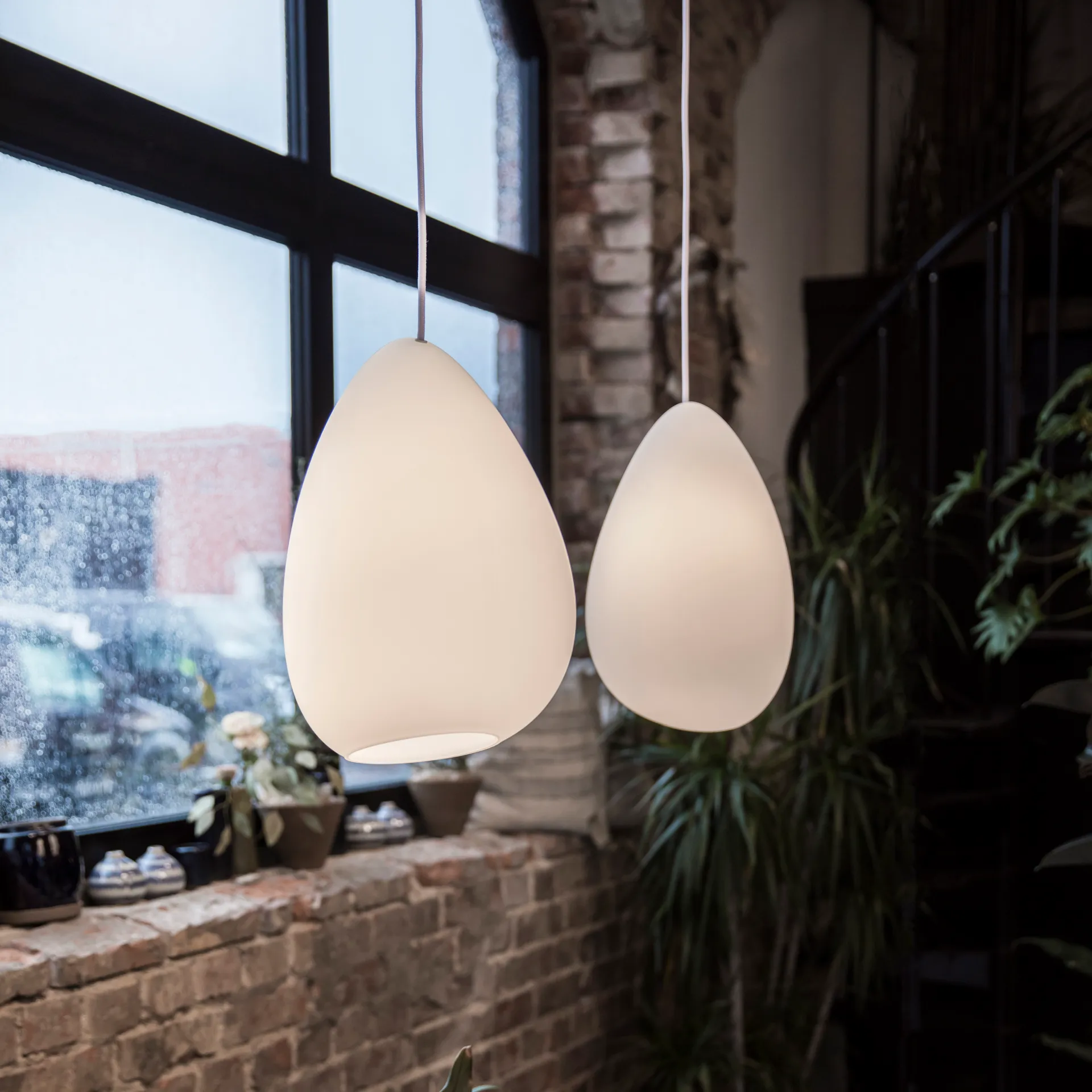 Suspension Ocean verre opale, cordon textile blanc Belid