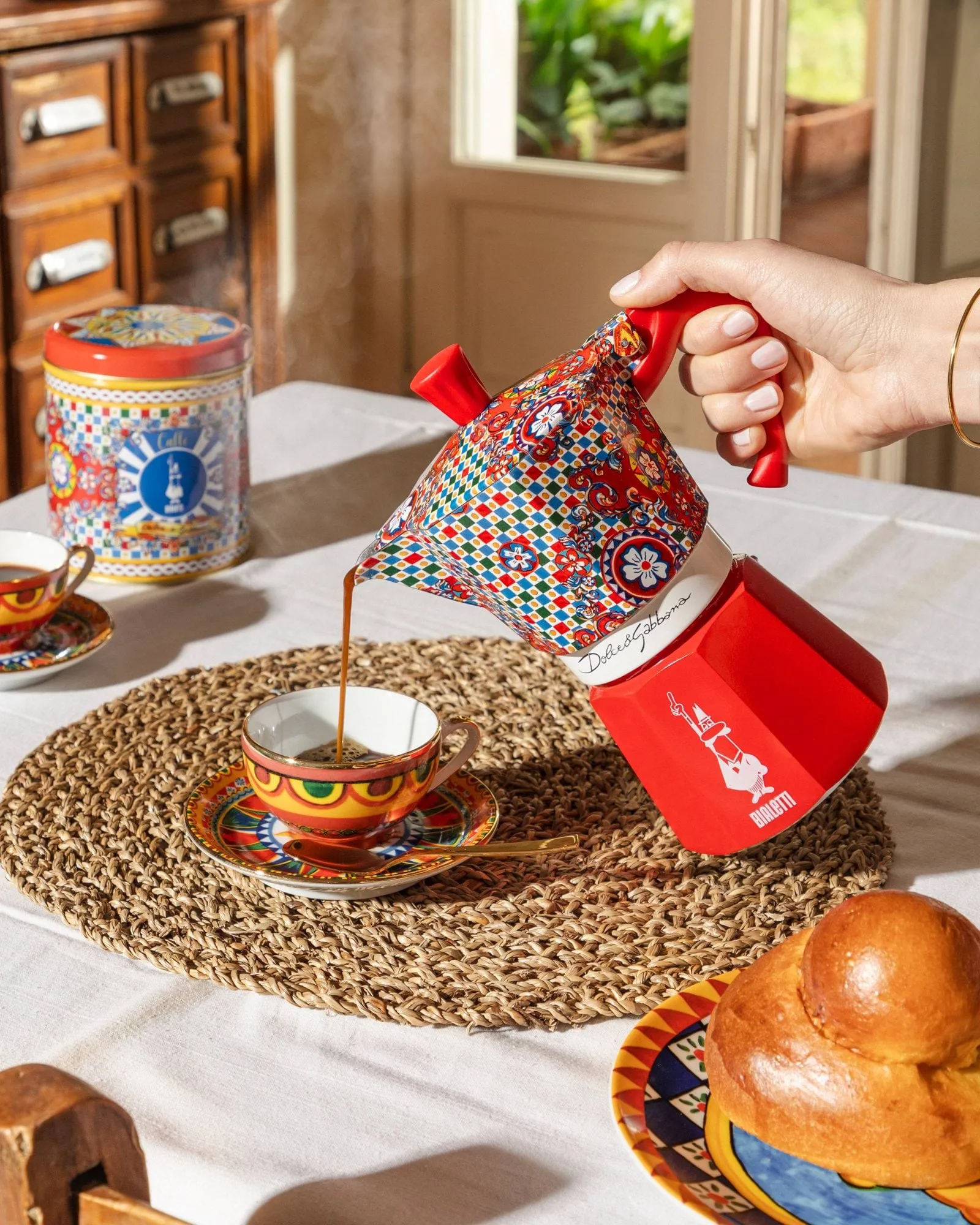 Cafetière moka Bialetti x Dolce & Gabbana, Chariot sicilien, 3 tasses Bialetti