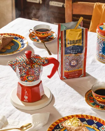 Cafetière moka Bialetti x Dolce & Gabbana - Chariot sicilien, 6 tasses - Bialetti