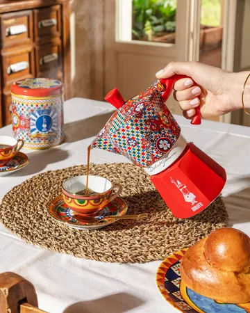 Cafetière moka Bialetti x Dolce & Gabbana - Chariot sicilien, 6 tasses - Bialetti