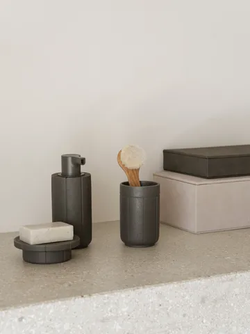 Distributeur de savon Kua - Cèdre, 30 cl - blomus