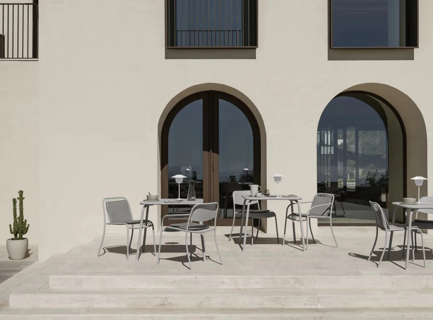 Fauteuil YUA WIRE Armchair, Silk grey blomus