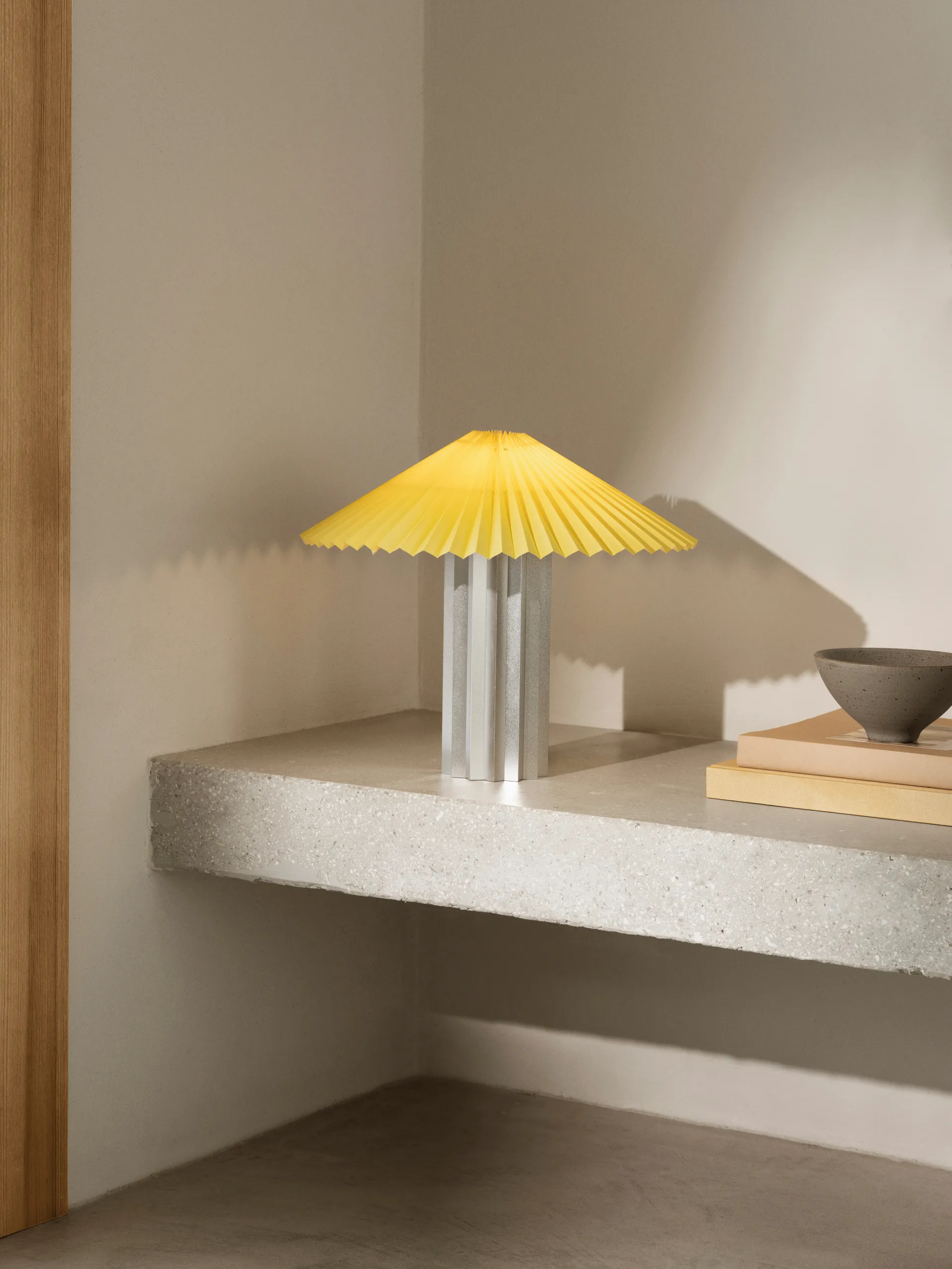 Lampe de table Taite, Cream gold, Ø36,5x31 cm blomus