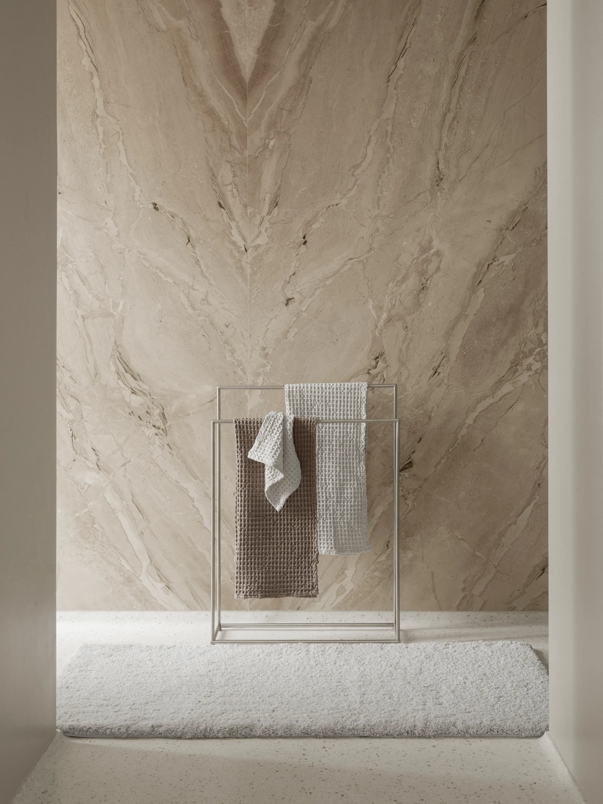 Porte-serviettes Modo, Acier inoxydable mat, 86x60x18,5 cm blomus