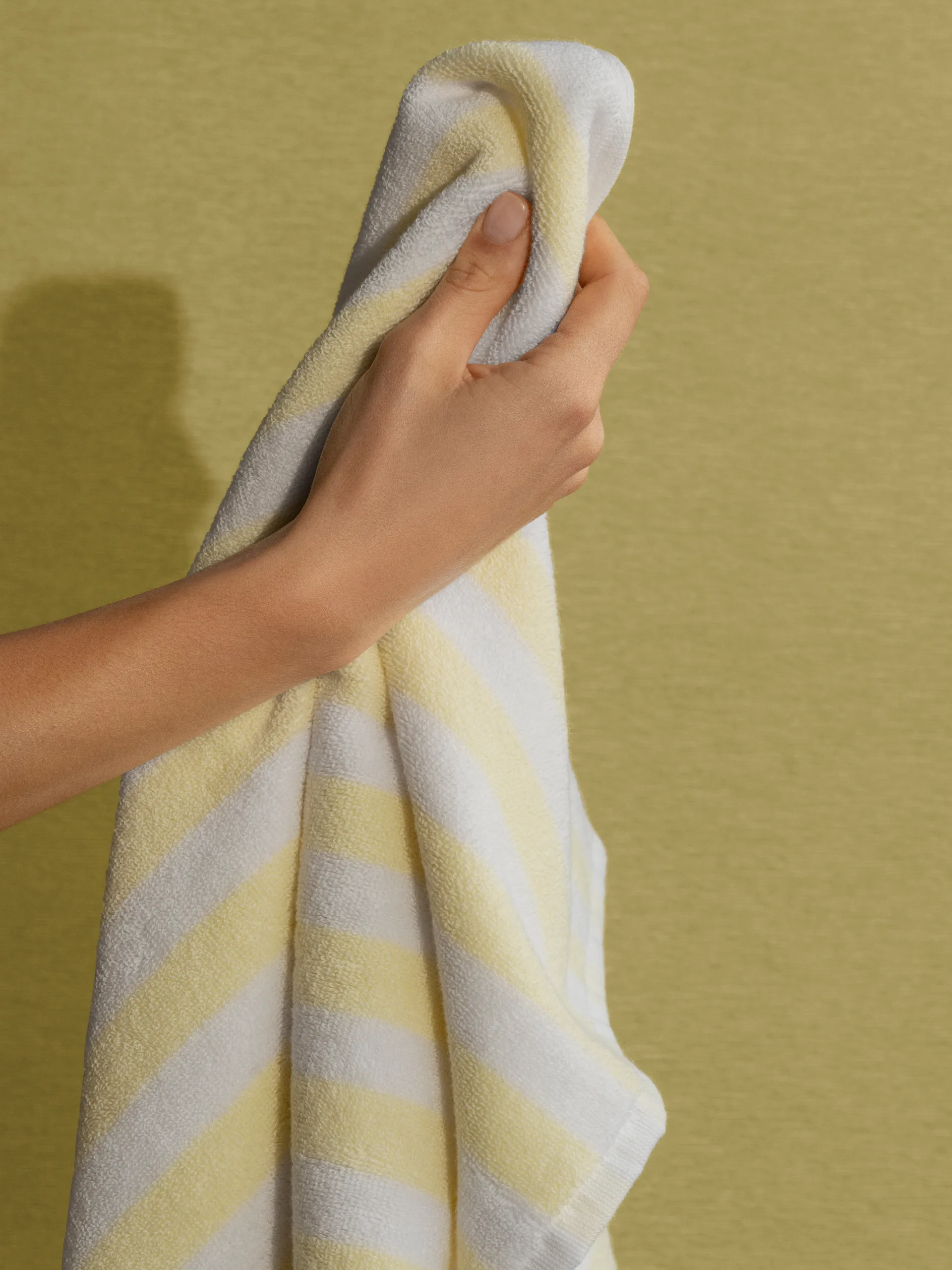 Serviette Arto, White-transparent yellow, 70x140 cm blomus