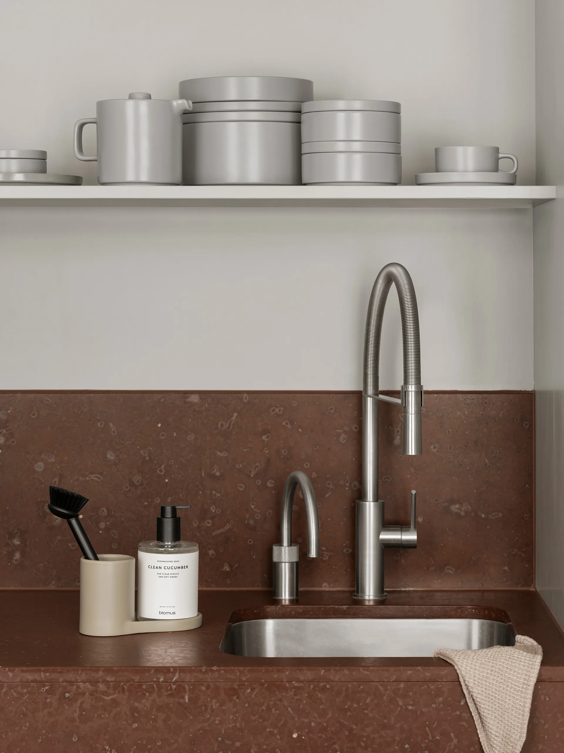 Support pour brosse vaisselle et savon Piro, Nomad blomus