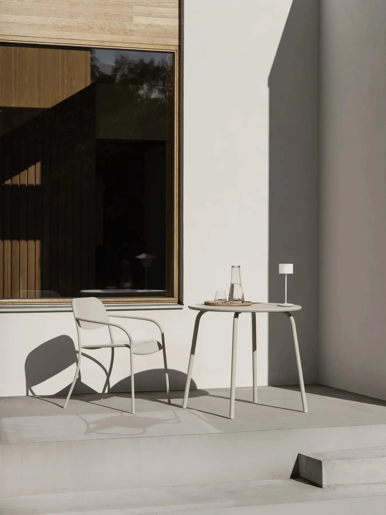 Table YUA bistro table Ø80 cm, Silk grey blomus