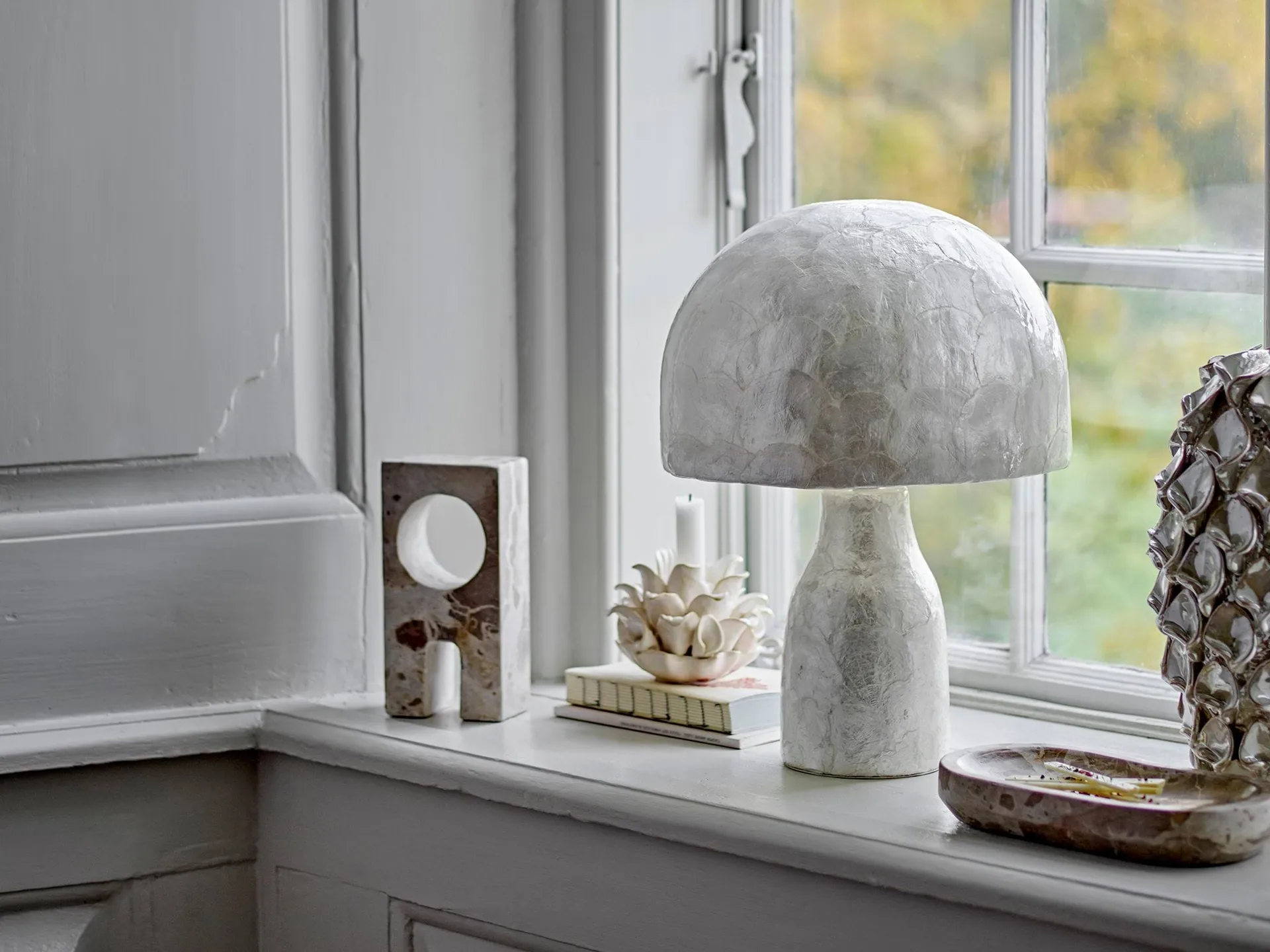 Adria lampe de table, Nature, Mother of pearl Bloomingville
