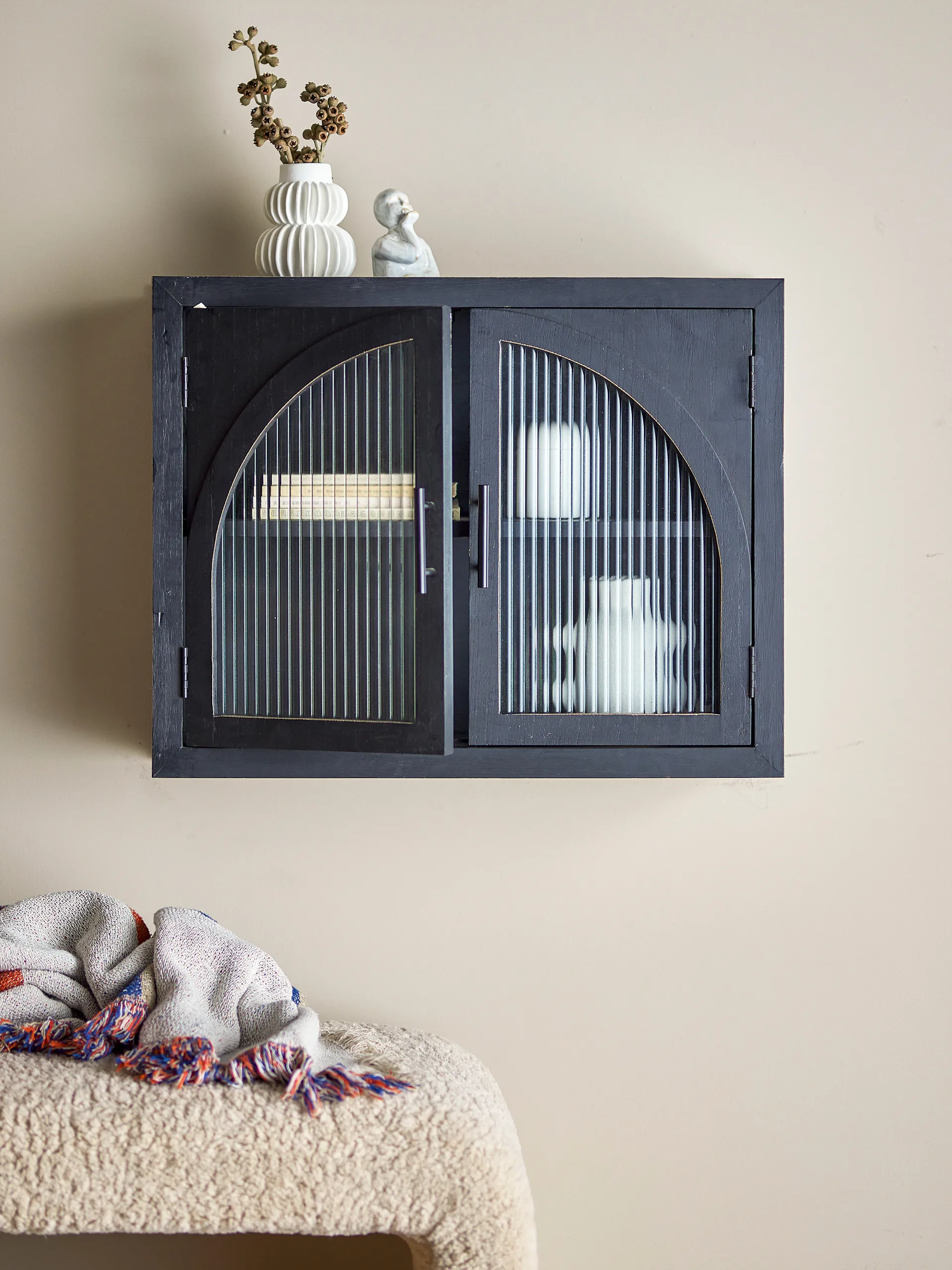 Armoire murale Lario 62x49x23 cm, Pin noir Bloomingville
