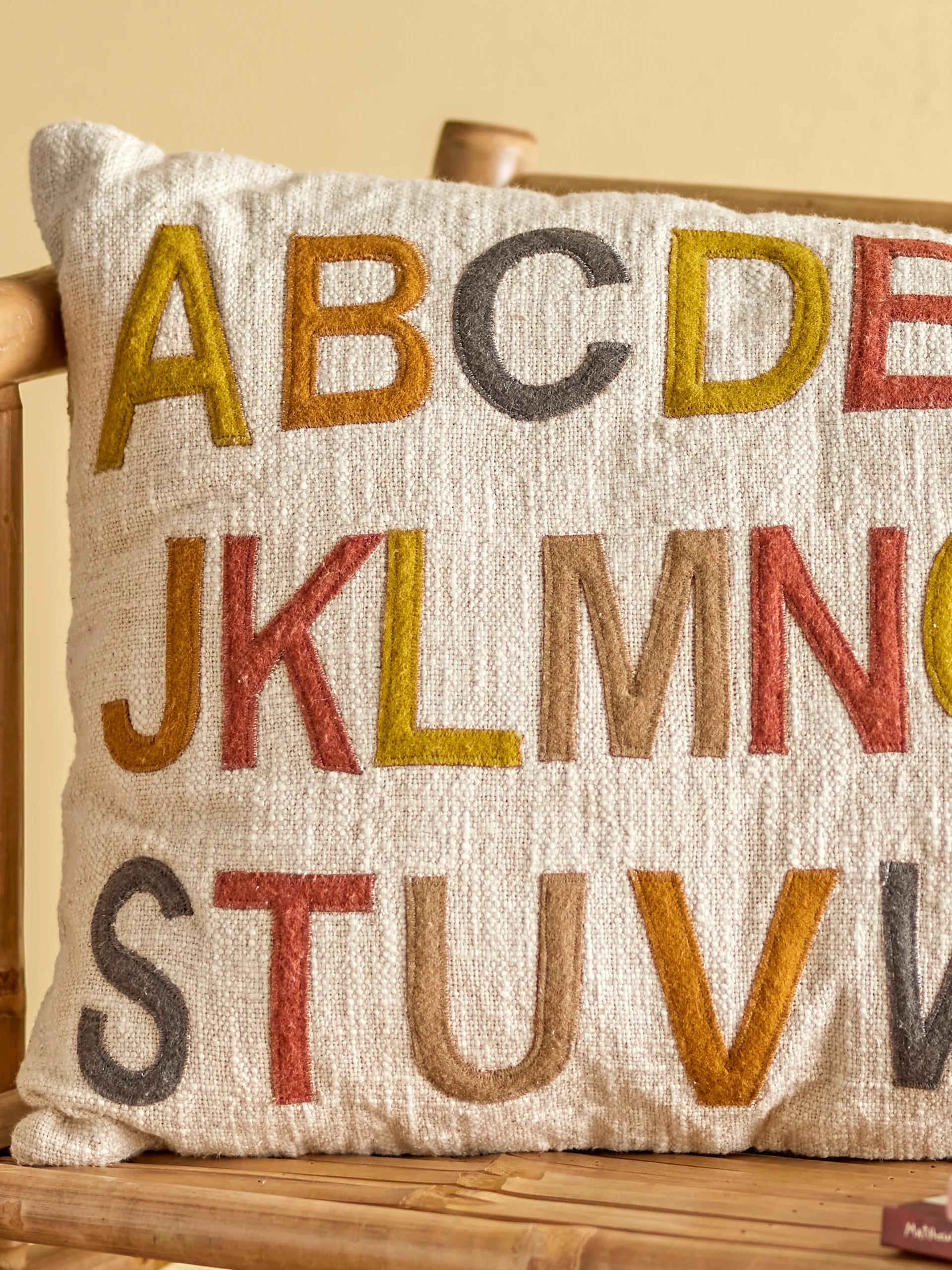Coussin alphabet Lexi 40x60 cm, Nature-multi Bloomingville