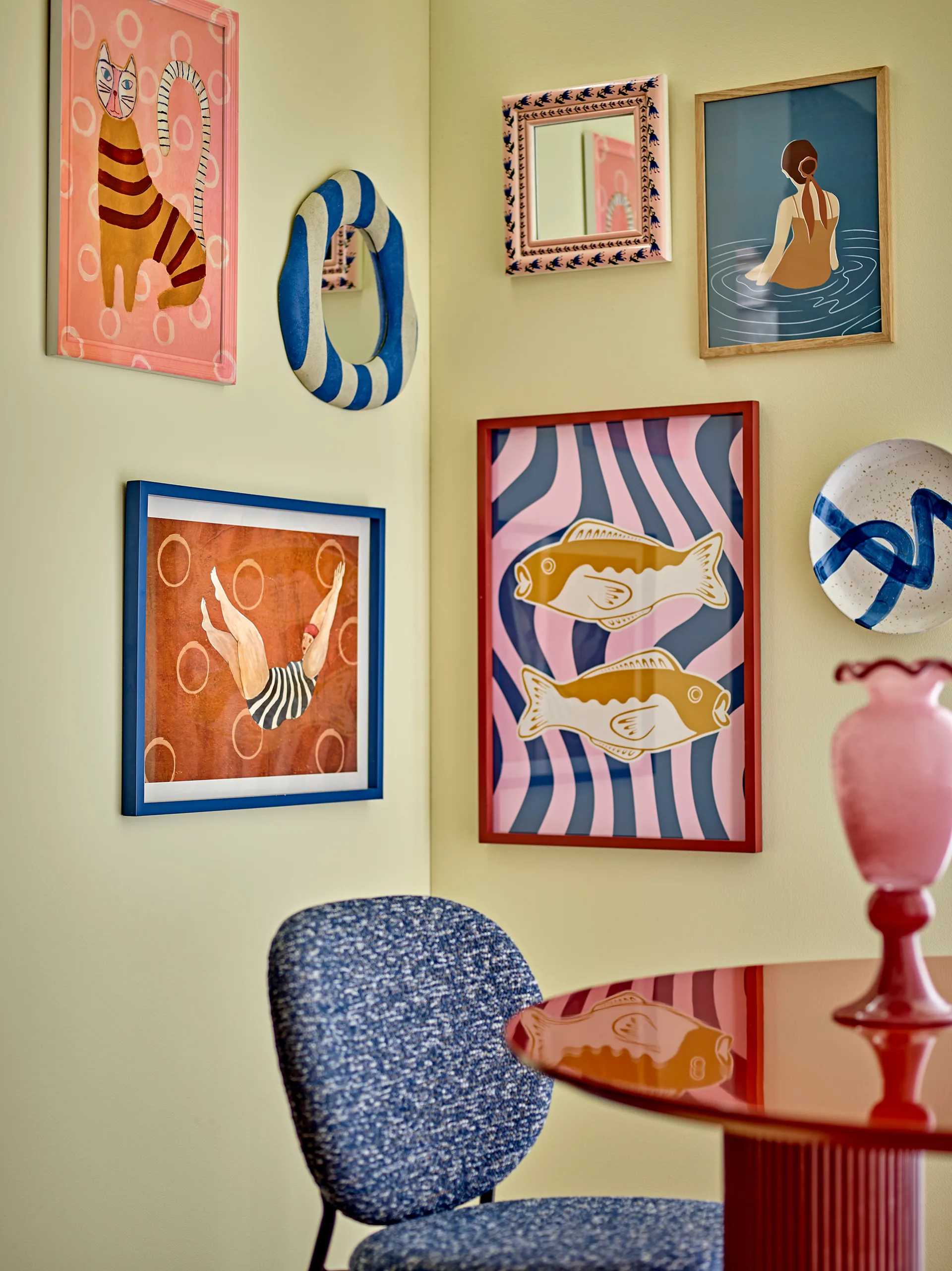 Illustration Missy avec cadre 40x56 cm, Rose Bloomingville