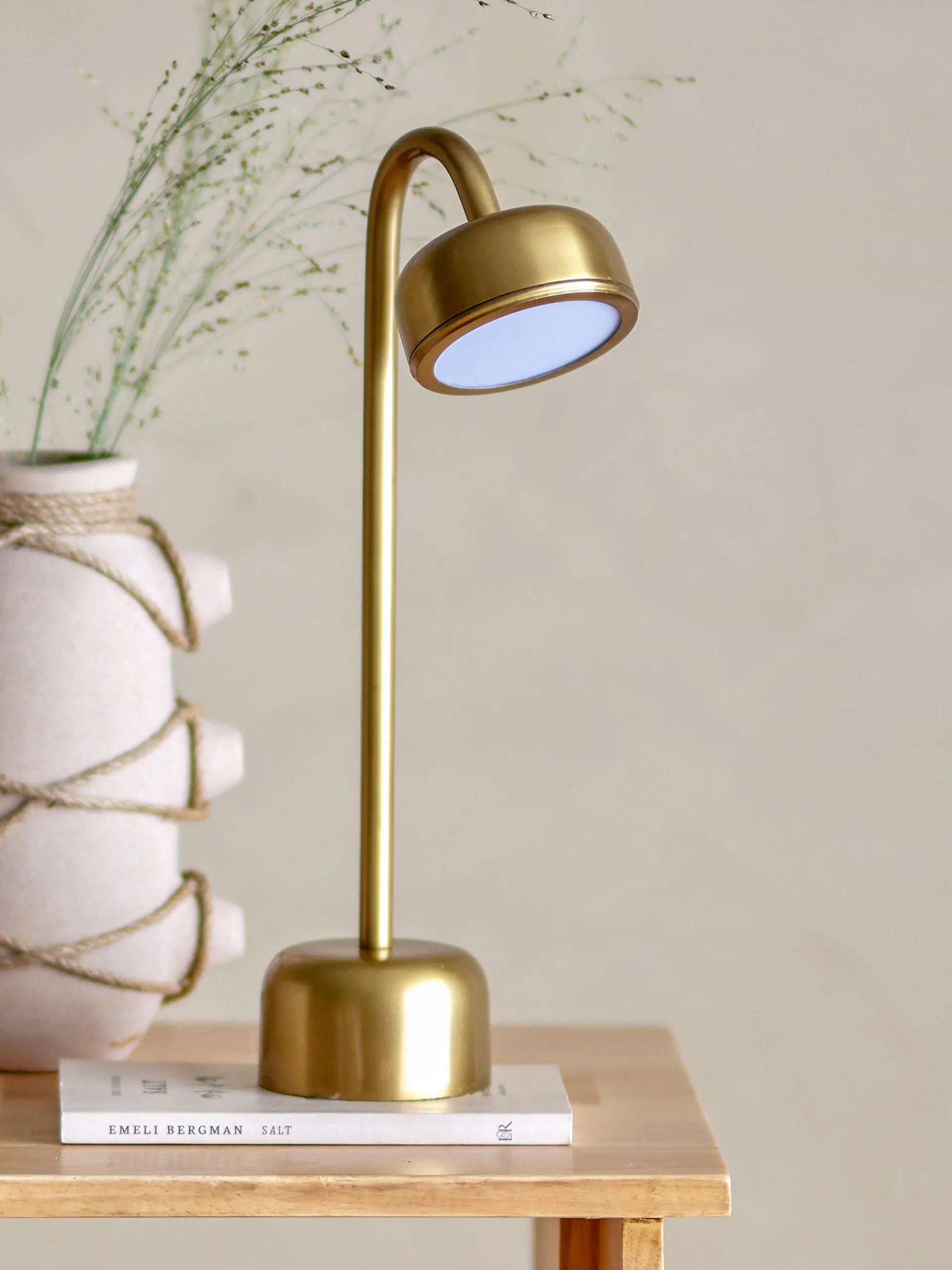 Lampe de table portable Niko 35 cm, Brass Bloomingville