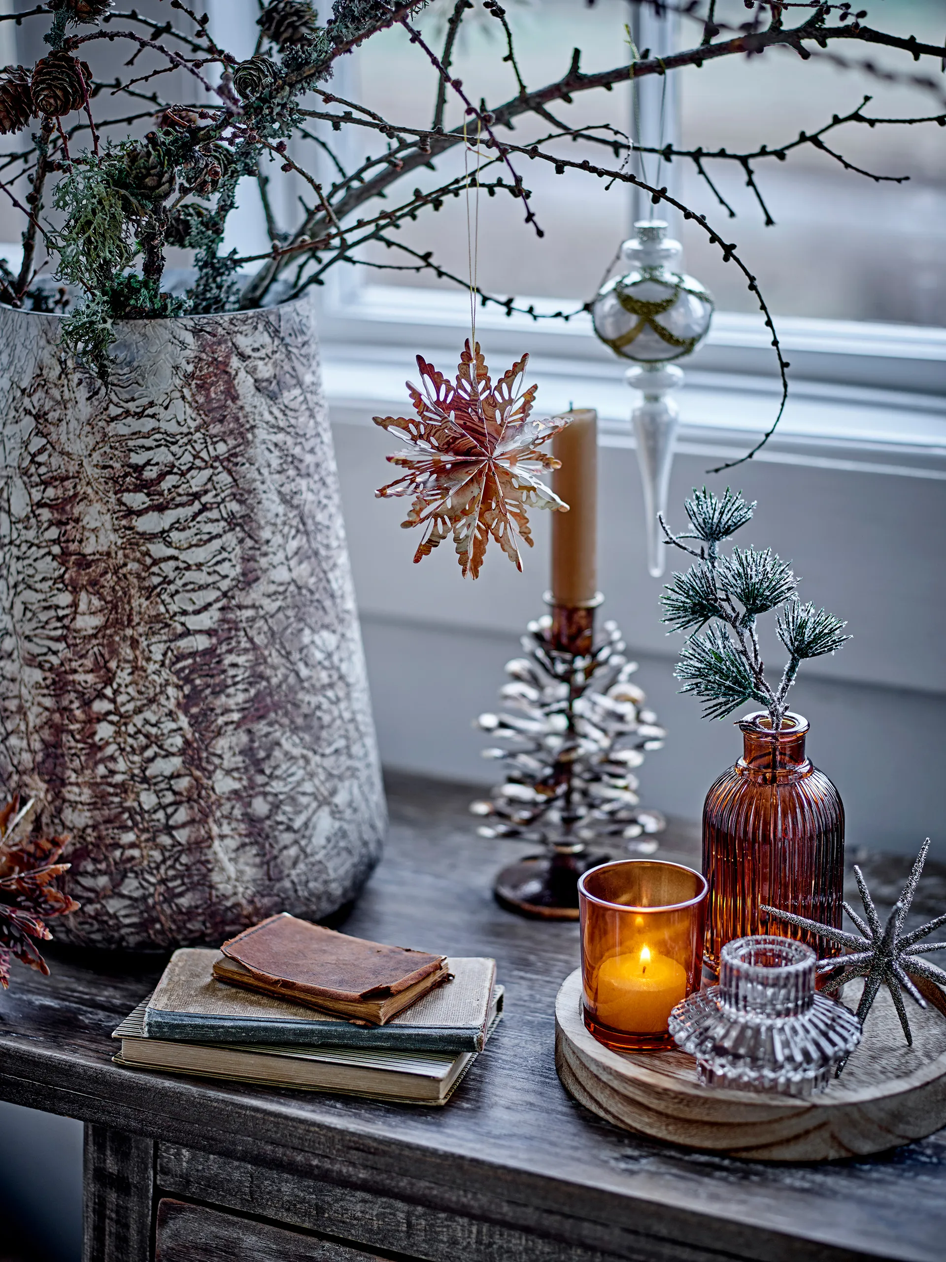 Plateau rond Sanga avec objets décoratifs, 6 pièces, Or Bloomingville