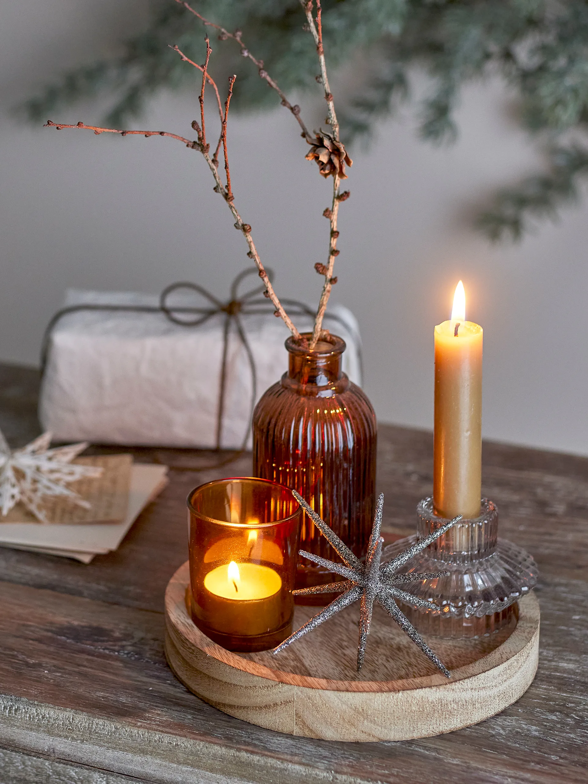 Plateau rond Sanga avec objets décoratifs, 6 pièces, Or Bloomingville