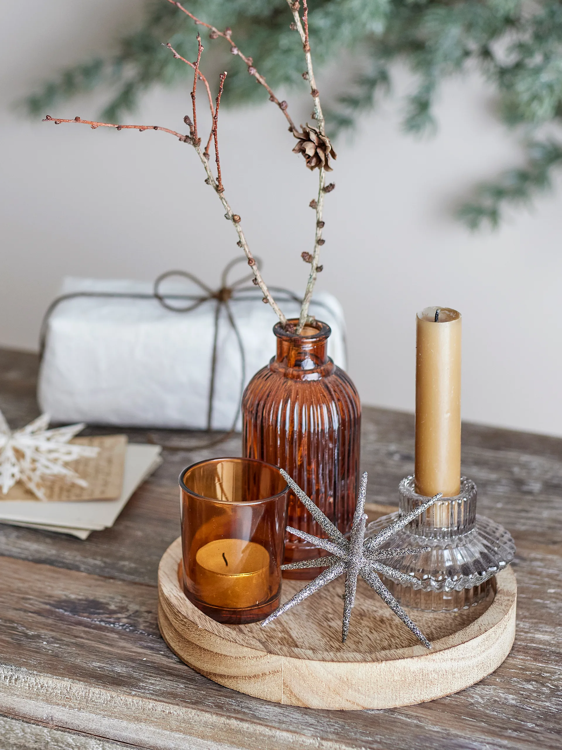 Plateau rond Sanga avec objets décoratifs, 6 pièces, Or Bloomingville