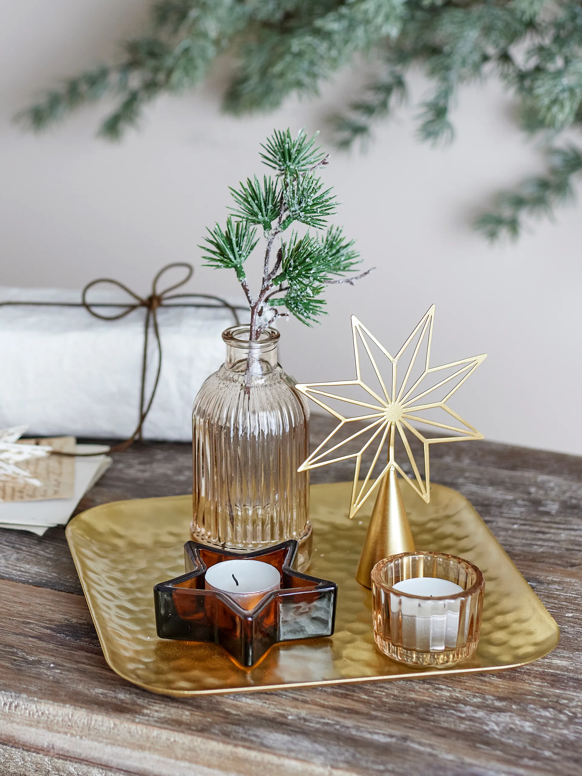 Plateau Sanga avec objets décoratifs, 6 pièces, Or Bloomingville