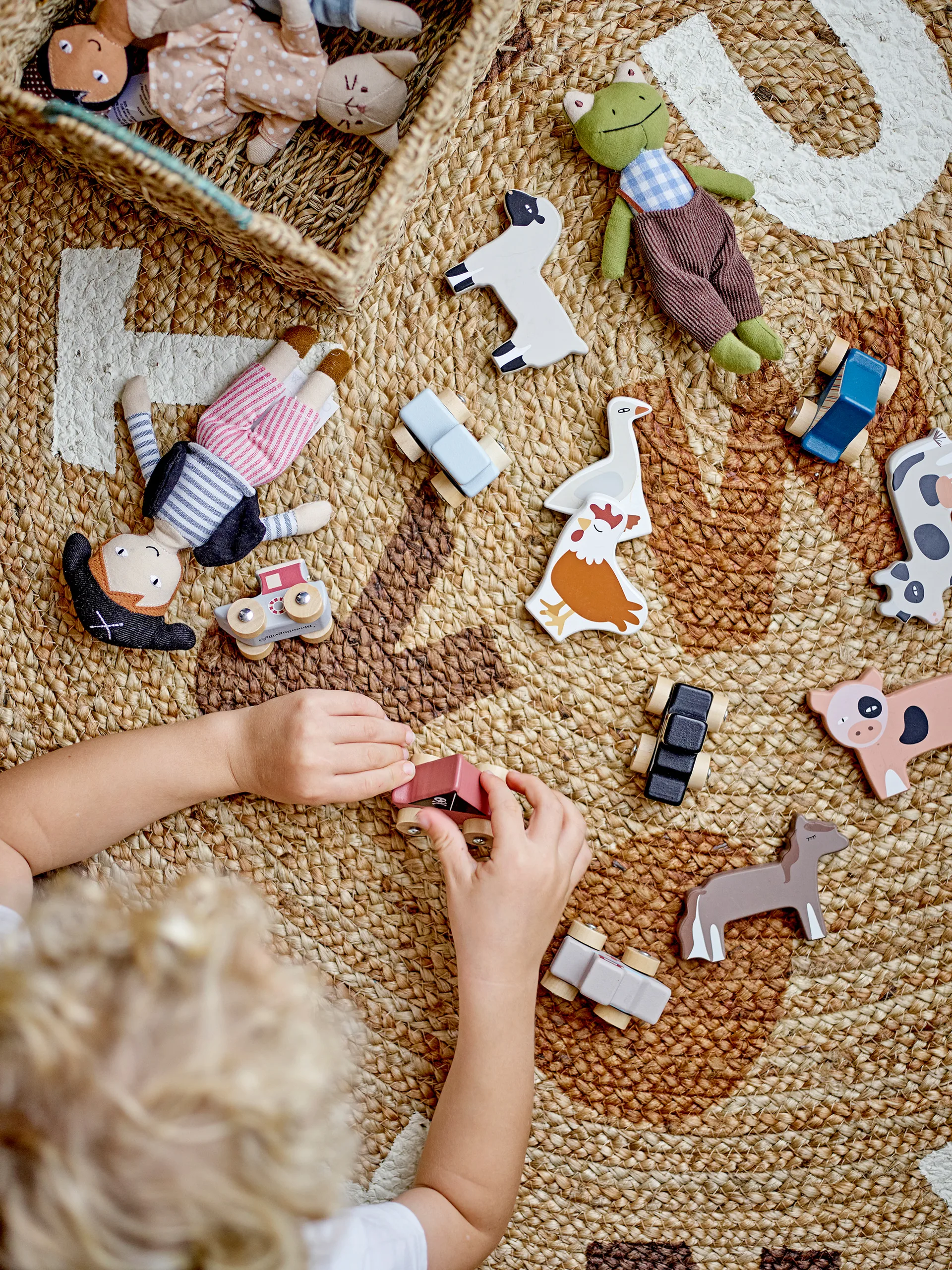 Tapis en jute Dinne Ø130 cm, Alphabet Bloomingville
