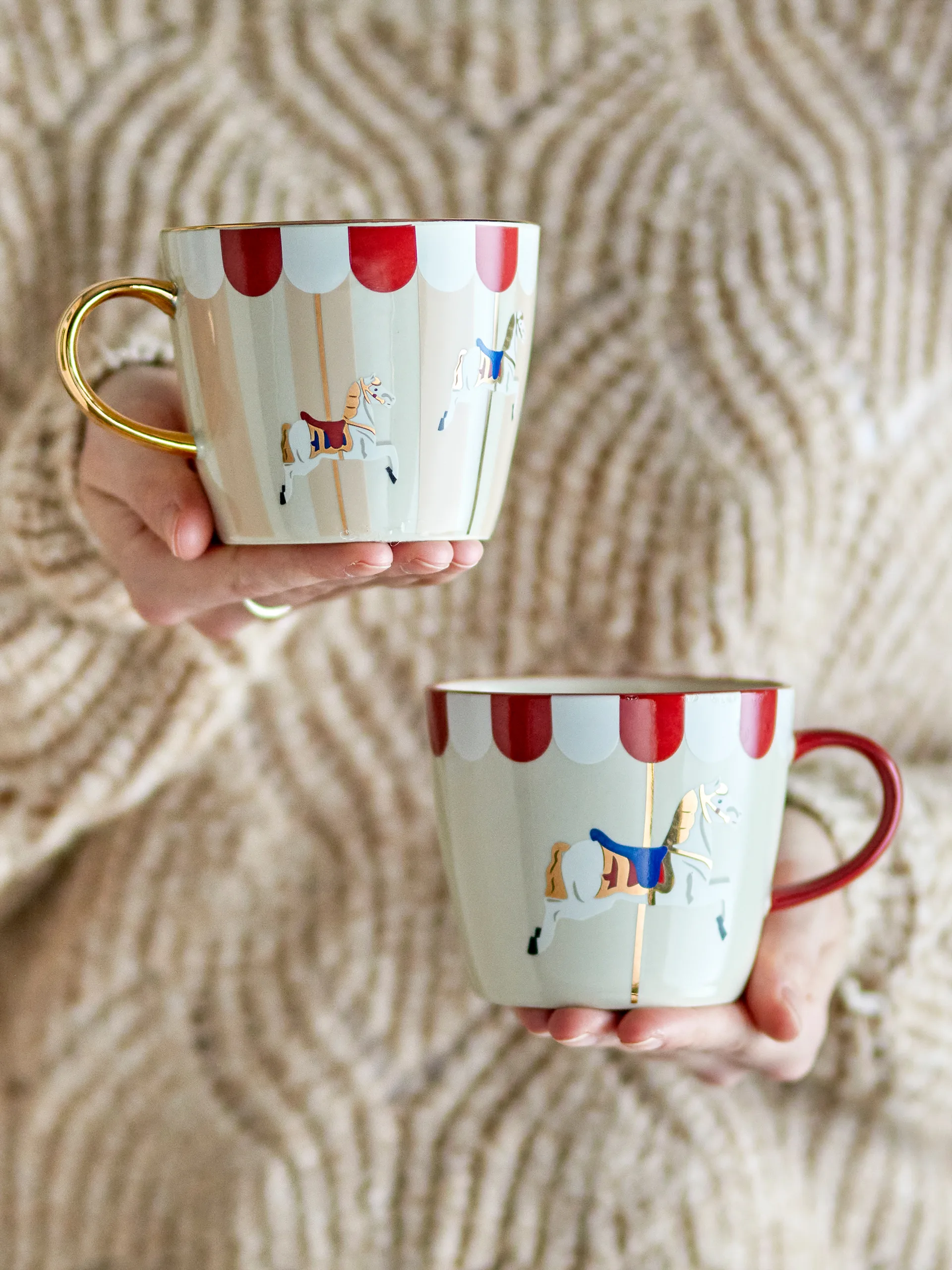 Tasses Merry-go-round 30 cl, 2 pièces, Rouge-blanc Bloomingville