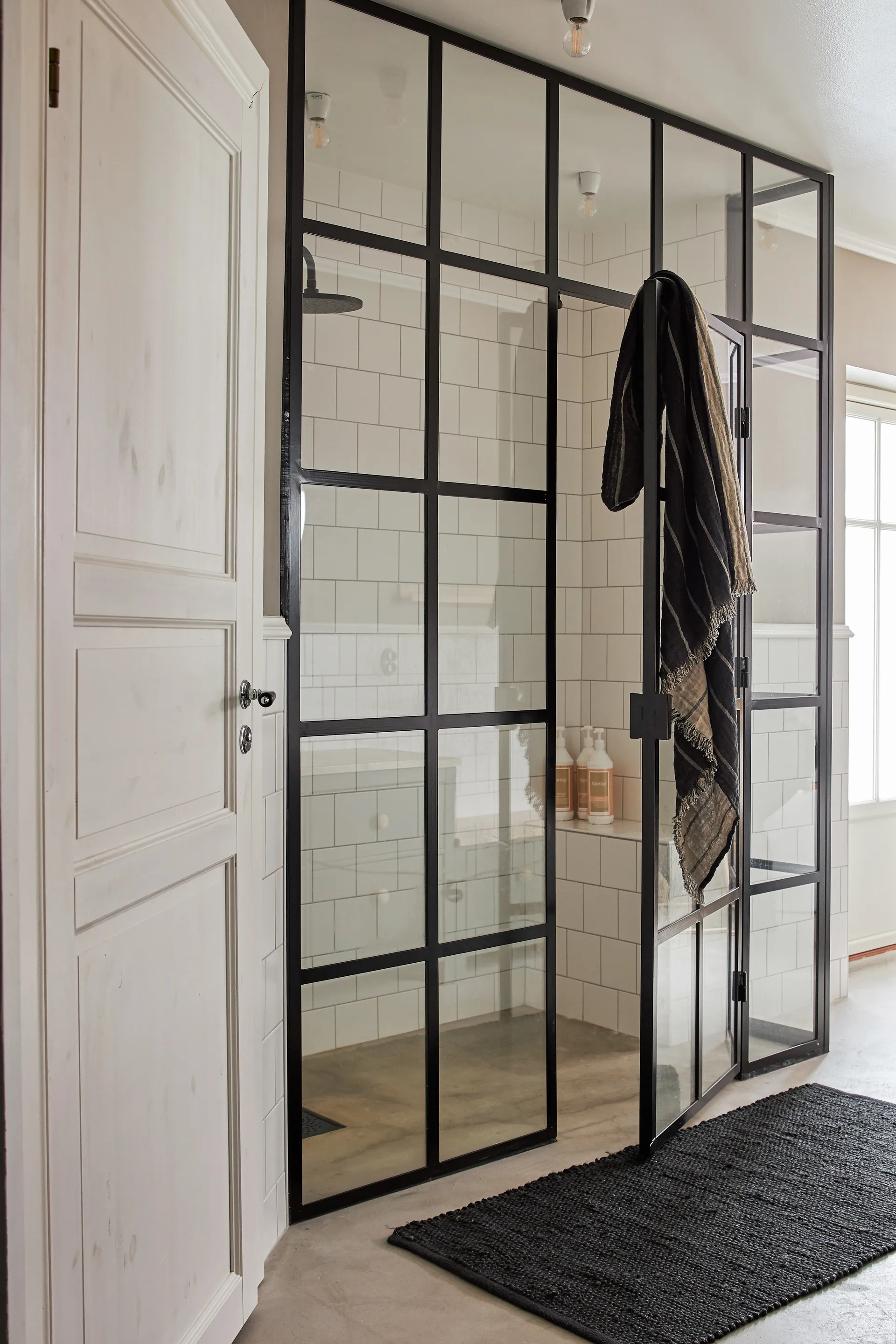 Tapis en jute Merida noir, 70x140 cm Boel & Jan