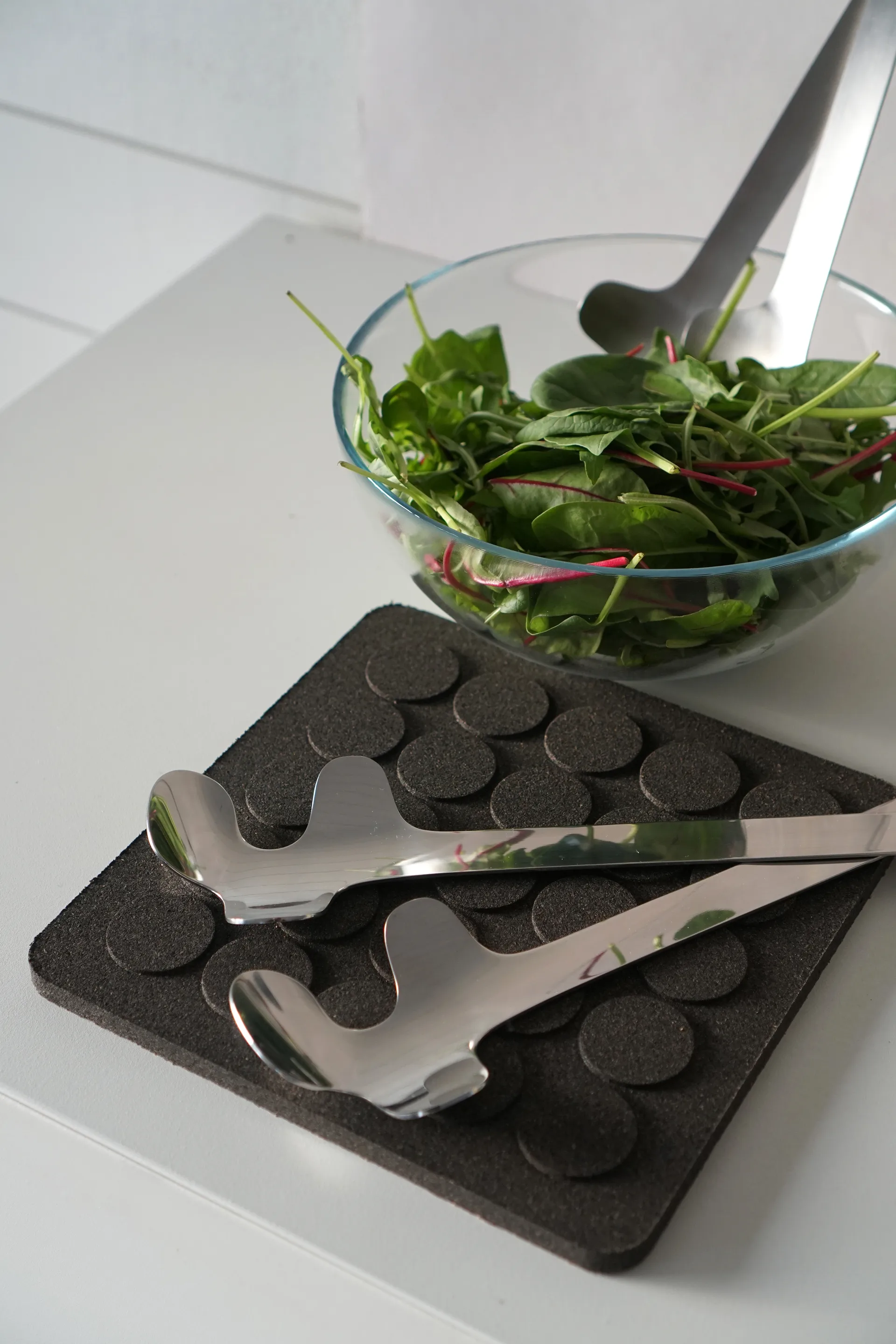 Dessous de casserole carré Dots 20x20 cm, Noir Born In Sweden