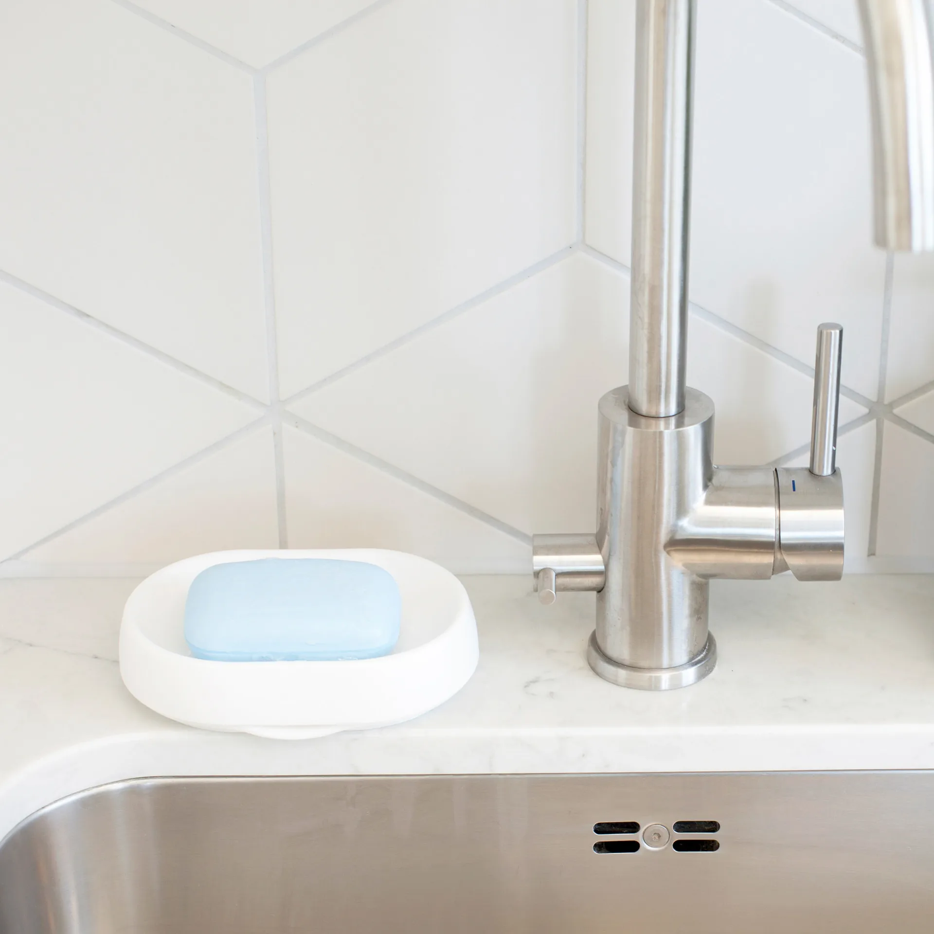 Porte-savon silicone avec égouttoir dissimulé large, Blanc Bosign