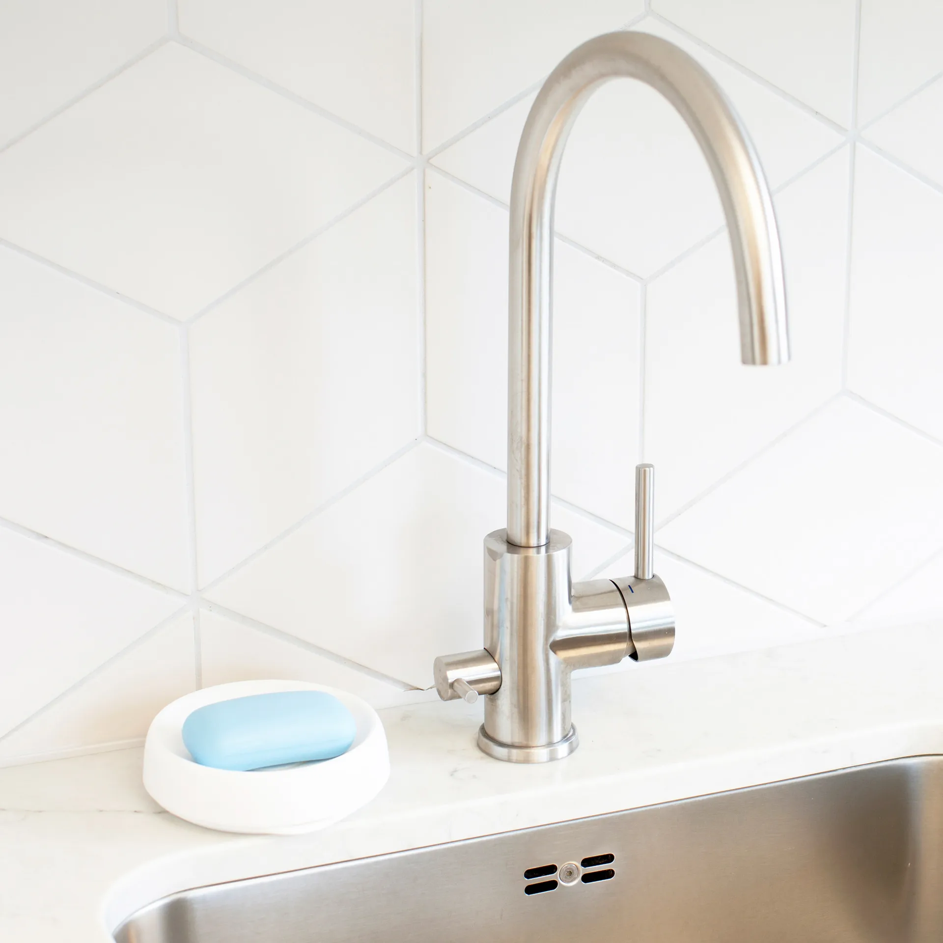 Porte-savon silicone avec égouttoir dissimulé medium, Blanc Bosign