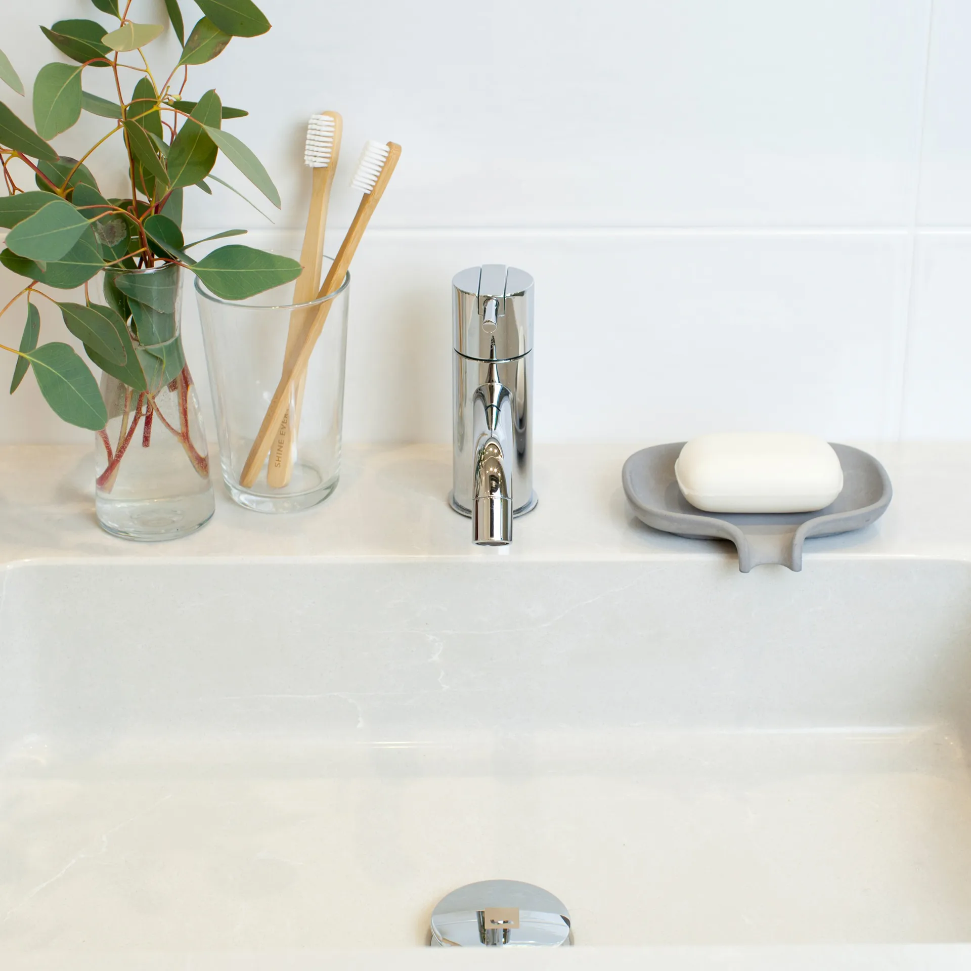 Porte-savon Soap Saver Flow avec bec d’écoulement en béton, Gris Bosign