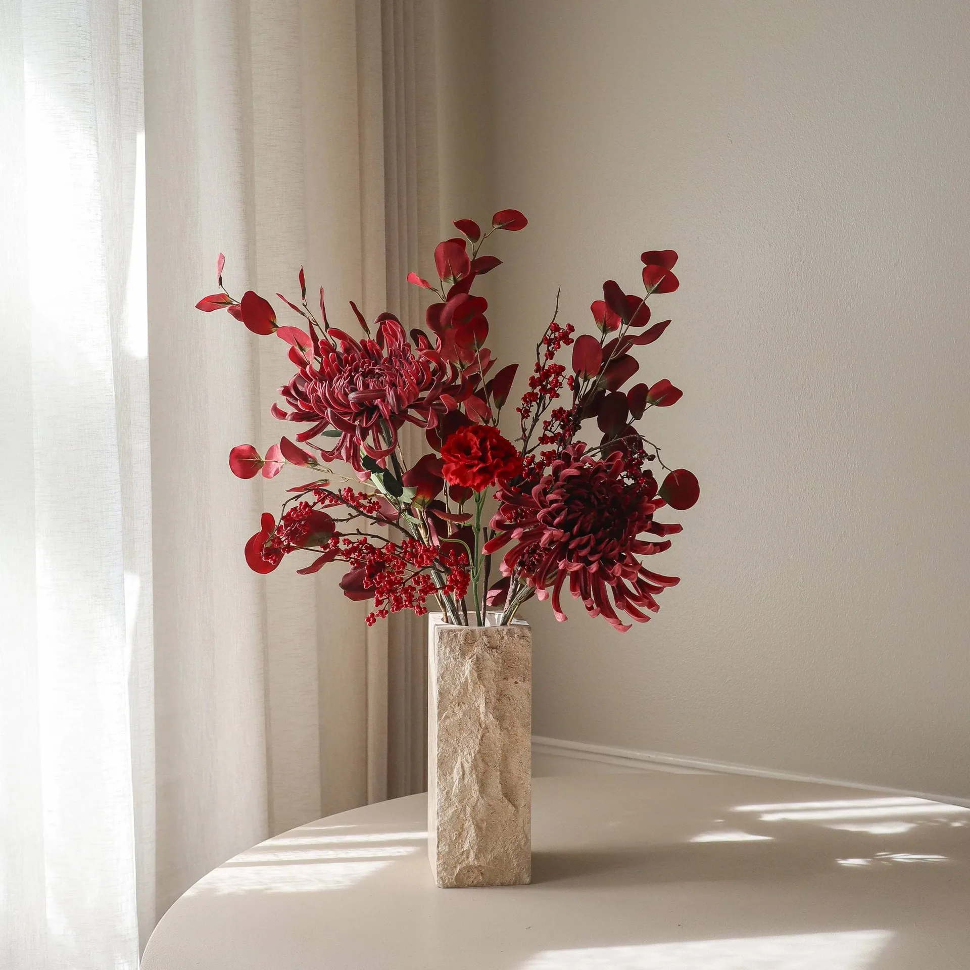 Bouquet artificiel Berry Drama, Chrysanthème araignée, œillet, eucalyptus, 84 cm Botané