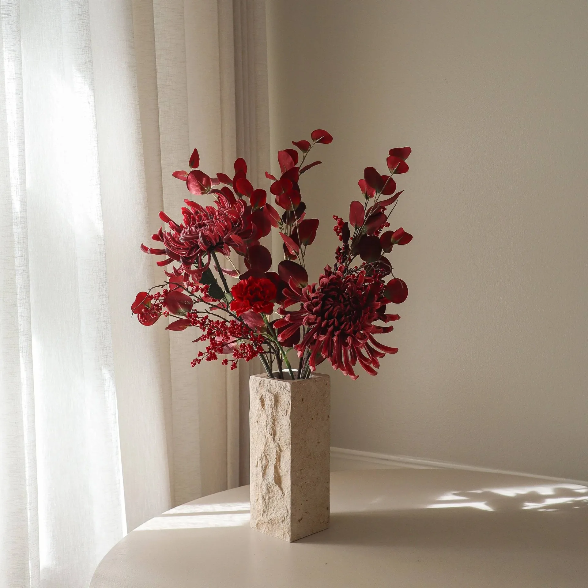 Bouquet artificiel Berry Drama, Chrysanthème araignée, œillet, eucalyptus, 84 cm Botané
