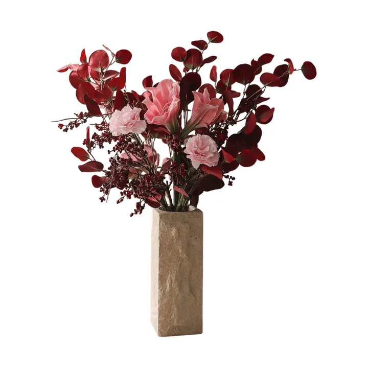 Bouquet artificiel Burgundy Blush - Amaryllis, œillet, branches de baies, eucalyptus, 84 cm - Botané