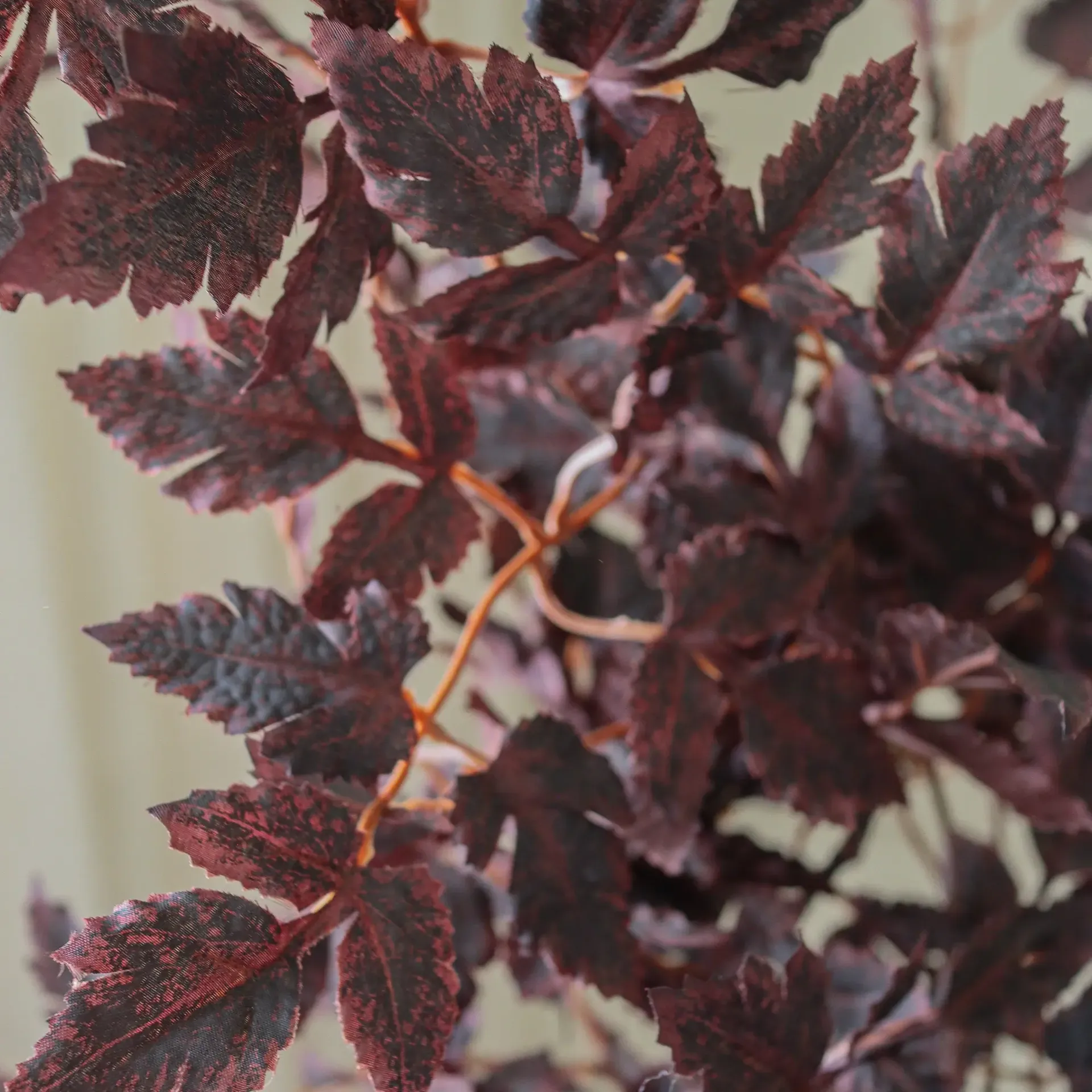 Bouquet artificiel Burgundy Plum Leaves, Red, 85 cm, 1 pièce Botané