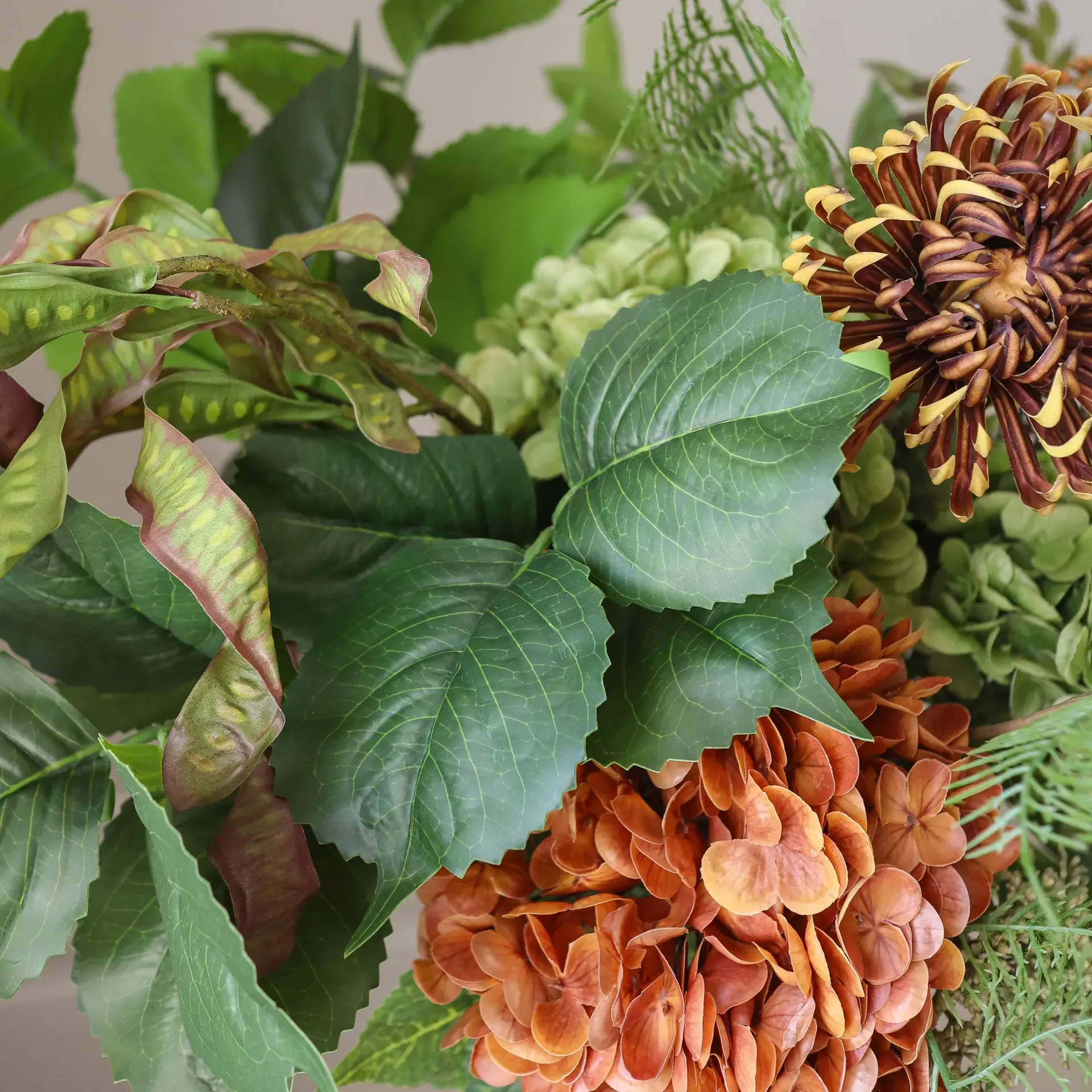 Bouquet artificiel Cedar Grove, Hortensia-dahlia semi-cactus-calla, 90 cm, 14 pièces Botané