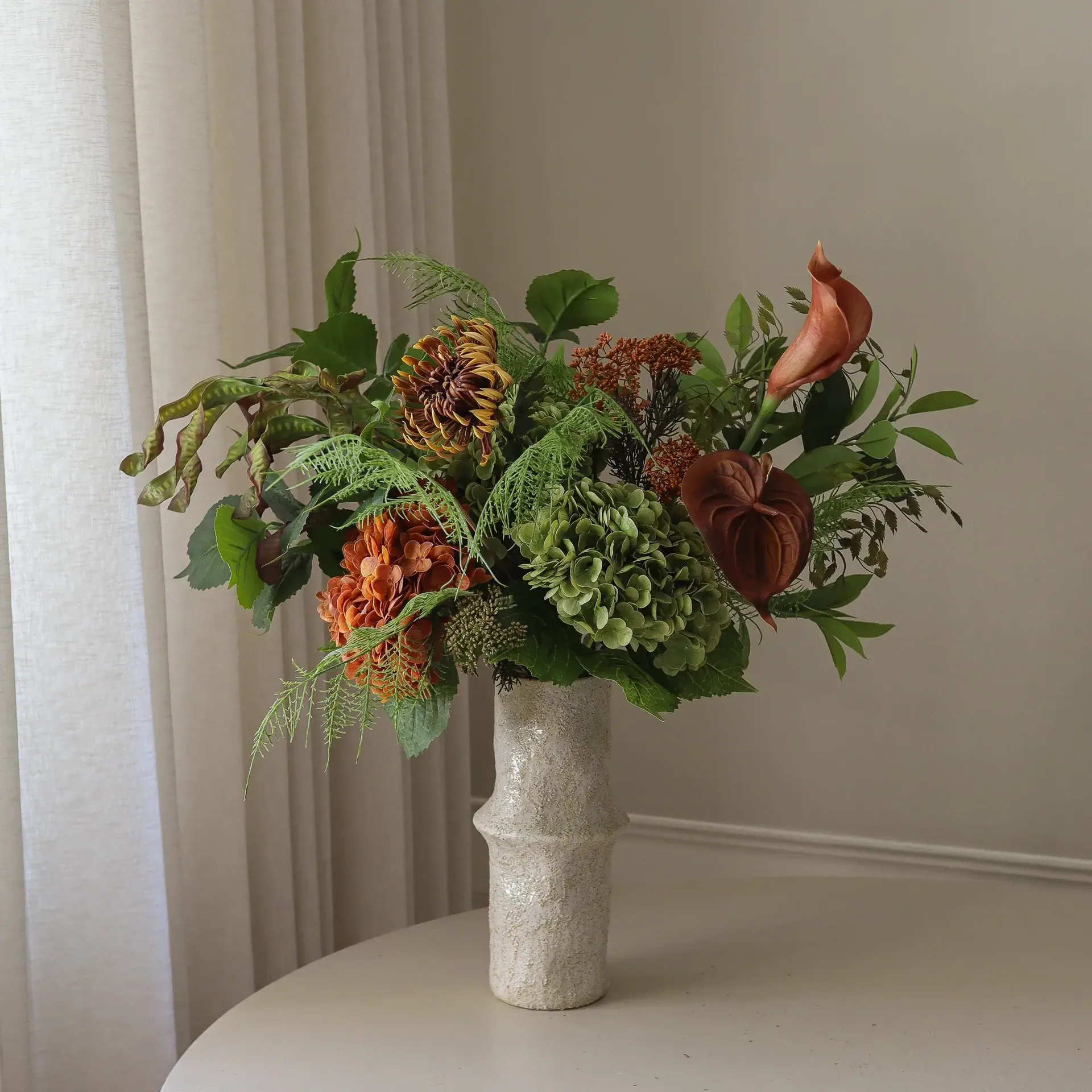 Bouquet artificiel Cedar Grove, Hortensia-dahlia semi-cactus-calla, 90 cm, 14 pièces Botané