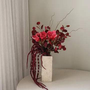 Bouquet artificiel Deep Bloom - Amaryllis, eucalyptus, amarante, branches, 120 cm - Botané