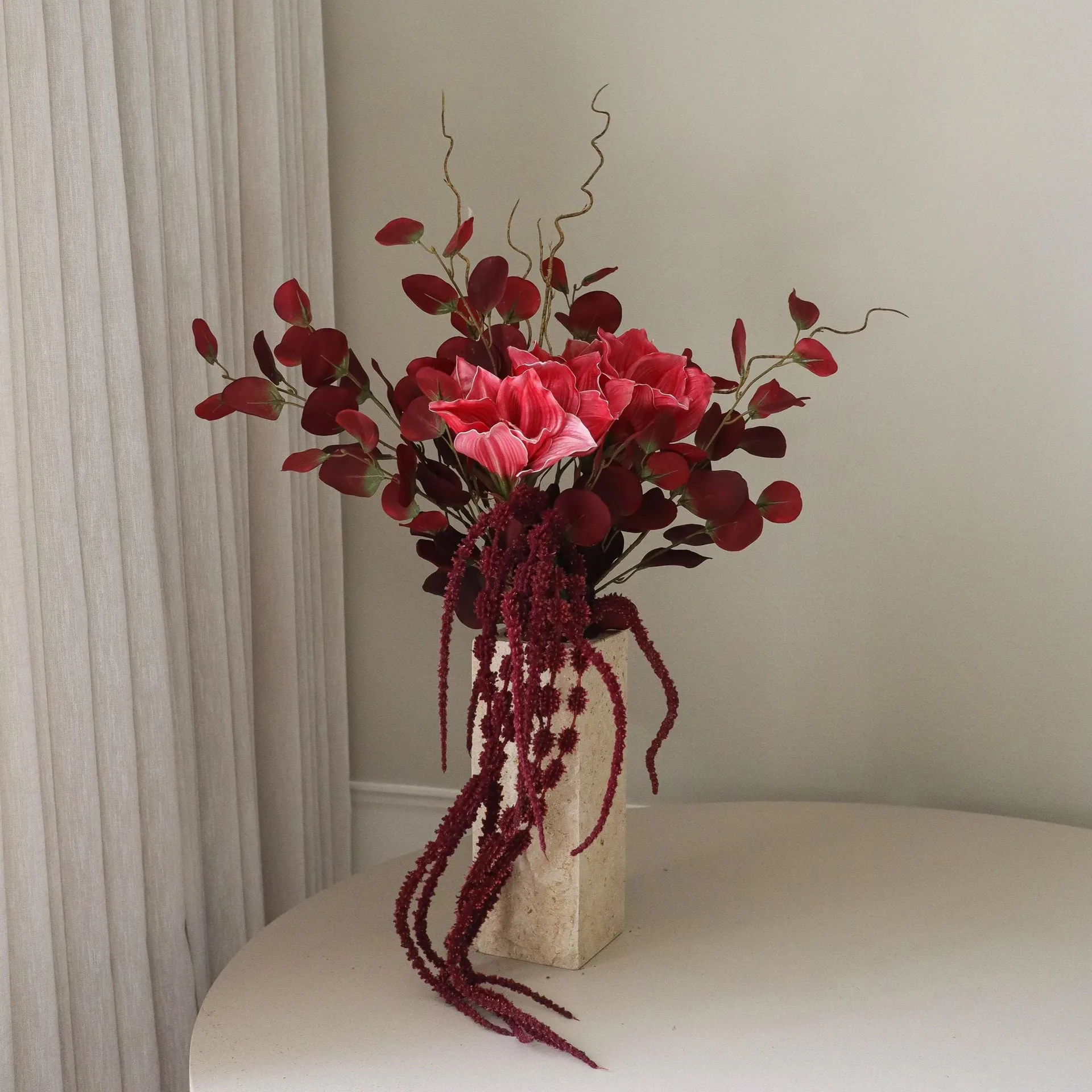 Bouquet artificiel Deep Bloom, Amaryllis, eucalyptus, amarante, branches, 120 cm Botané