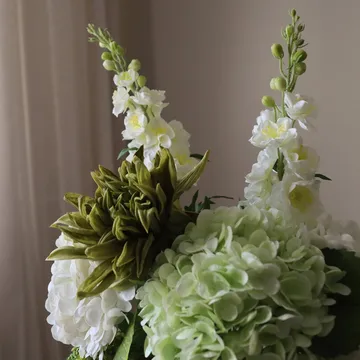 Bouquet artificiel Enchanted Matcha - Riddarsporre-amarant-hortensia-cactus, 9 pcs - Botané