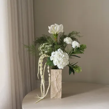 Bouquet artificiel Frosted Garden - Amaryllis, hortensia, œillets, amarante, 90 cm - Botané