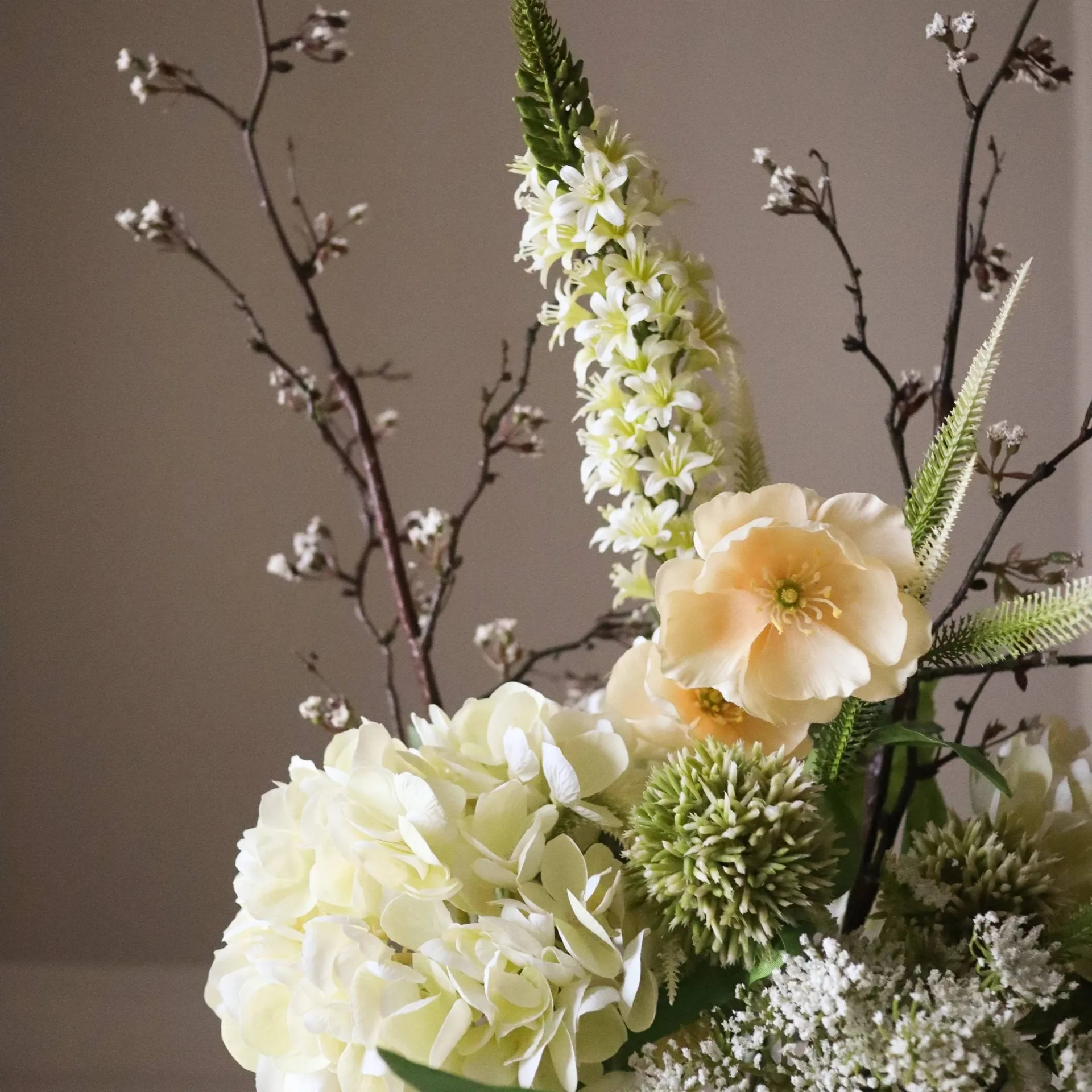 Bouquet artificiel Ivory Cascade, Branche de symphorine-branche de cerisier-pavot-hortensia 13 pcs Botané