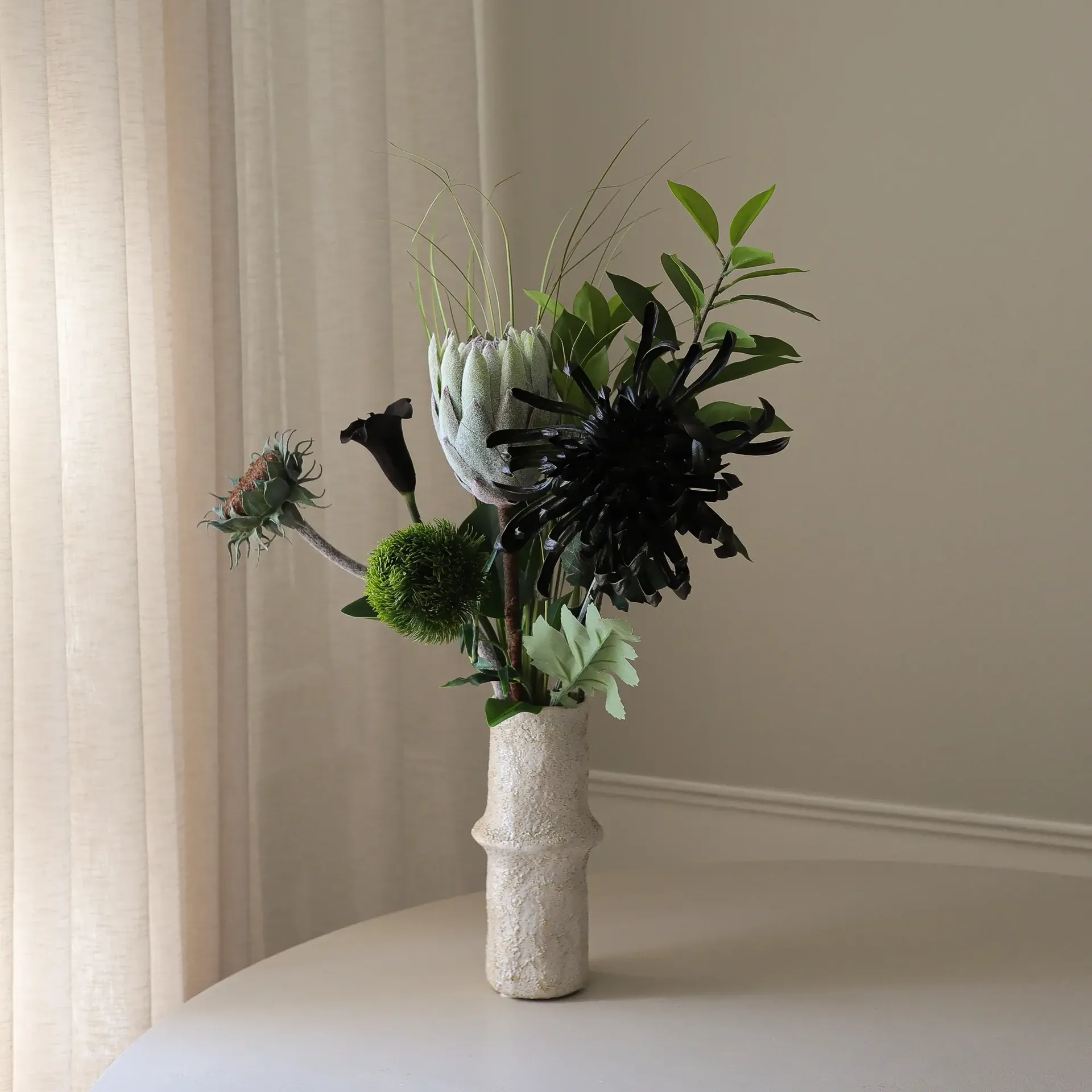 Bouquet artificiel Midnight Wilderness, Protée royale-chrysanthème-calla-œillet, 78 cm, 7 pièces Botané