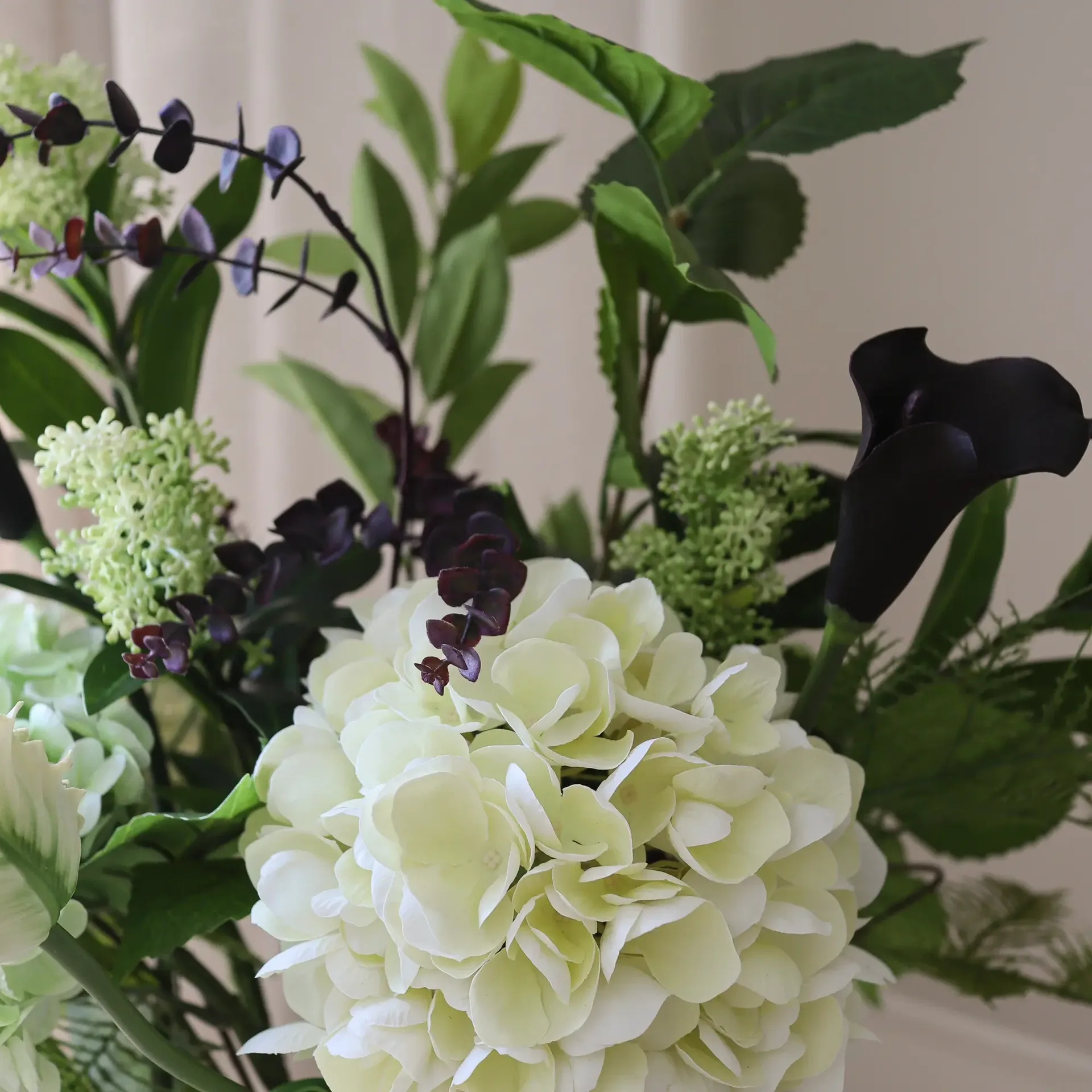 Bouquet artificiel Moonlit Garden, Hortensia-tulipe perroquet-calla, 106 cm, 17 pièces Botané