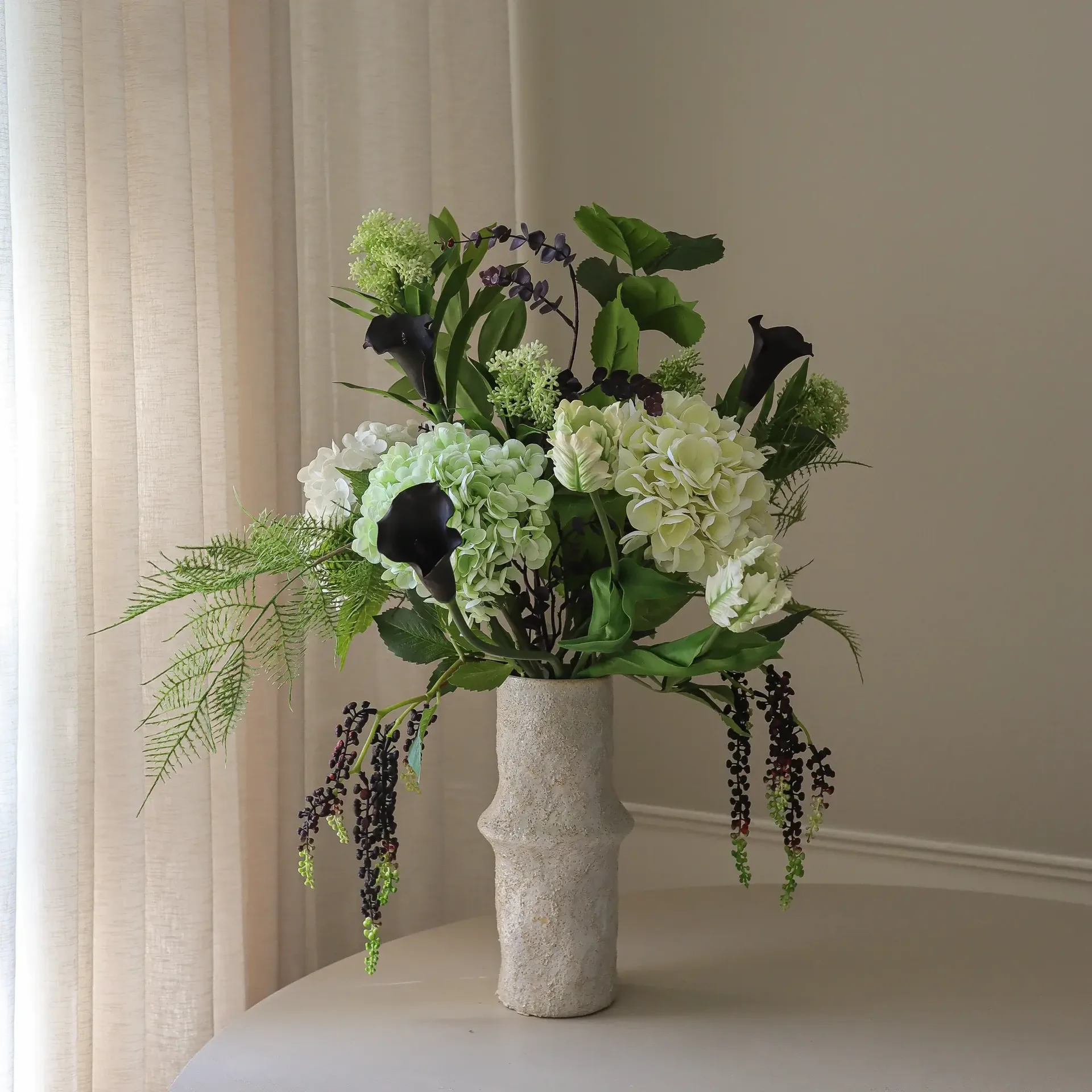 Bouquet artificiel Moonlit Garden, Hortensia-tulipe perroquet-calla, 106 cm, 17 pièces Botané