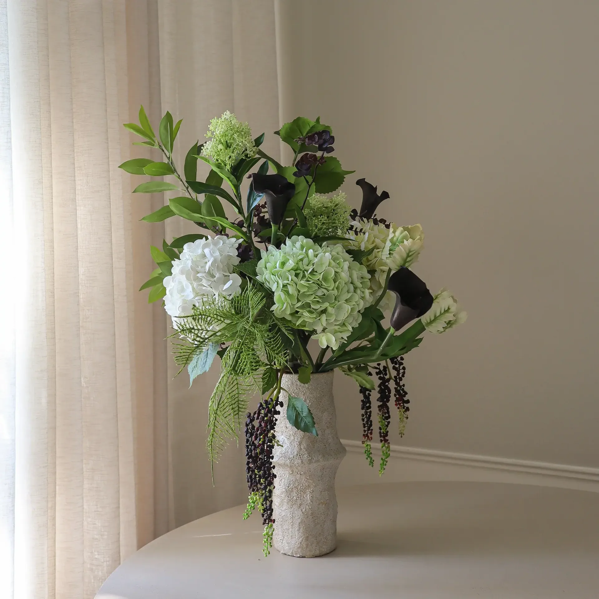 Bouquet artificiel Moonlit Garden, Hortensia-tulipe perroquet-calla, 106 cm, 17 pièces Botané