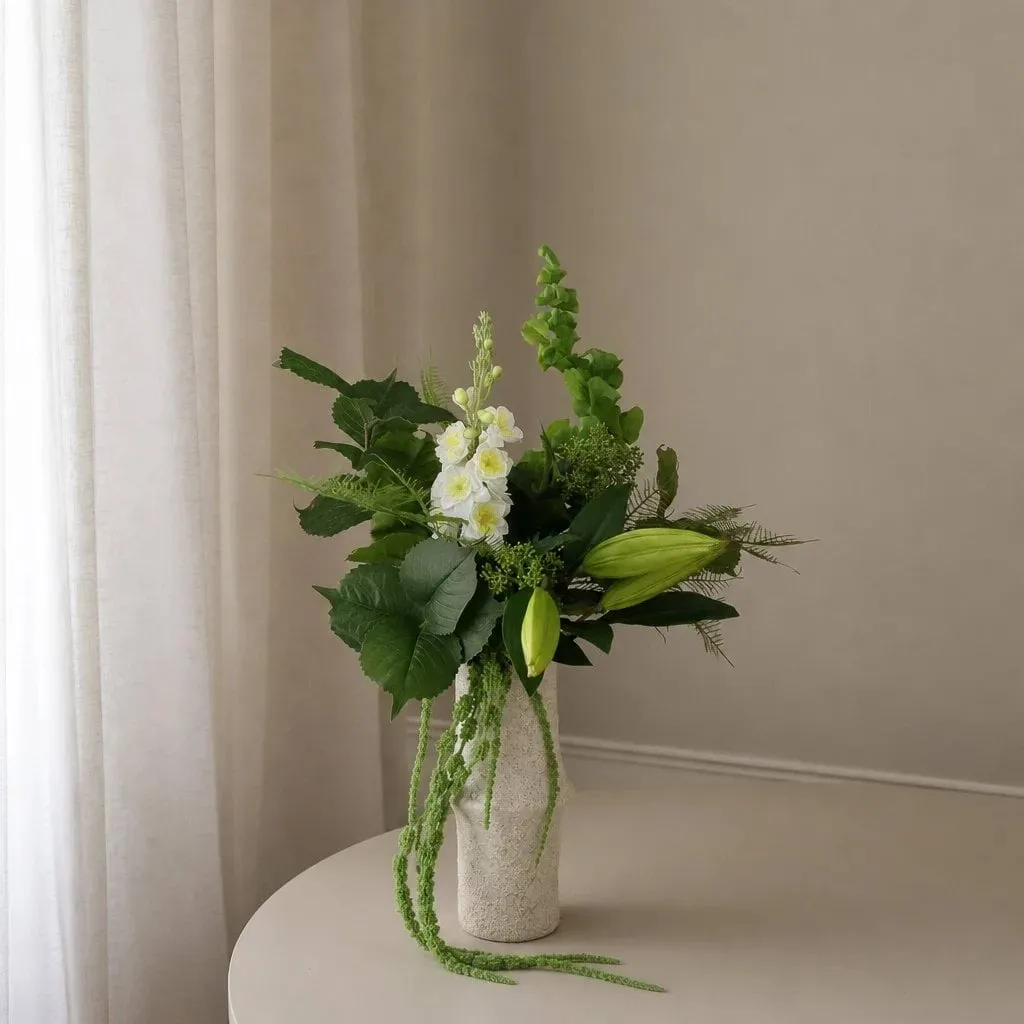 Bouquet artificiel Silent Meadow, Delphinium-lis-amarante-eucalyptus-fougère 6 pcs Botané