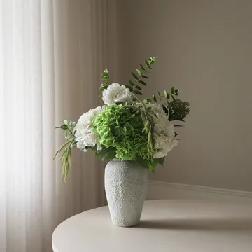 Bouquet artificiel Smashed Avocado - Hortensia-pion-amarant-skimmiabär-eucalyptus 12 pcs - Botané