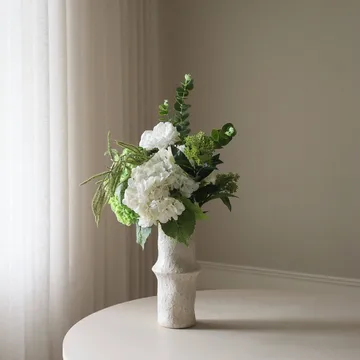 Bouquet artificiel Smashed Avocado - Hortensia-pion-amarant-skimmiabär-eucalyptus 12 pcs - Botané