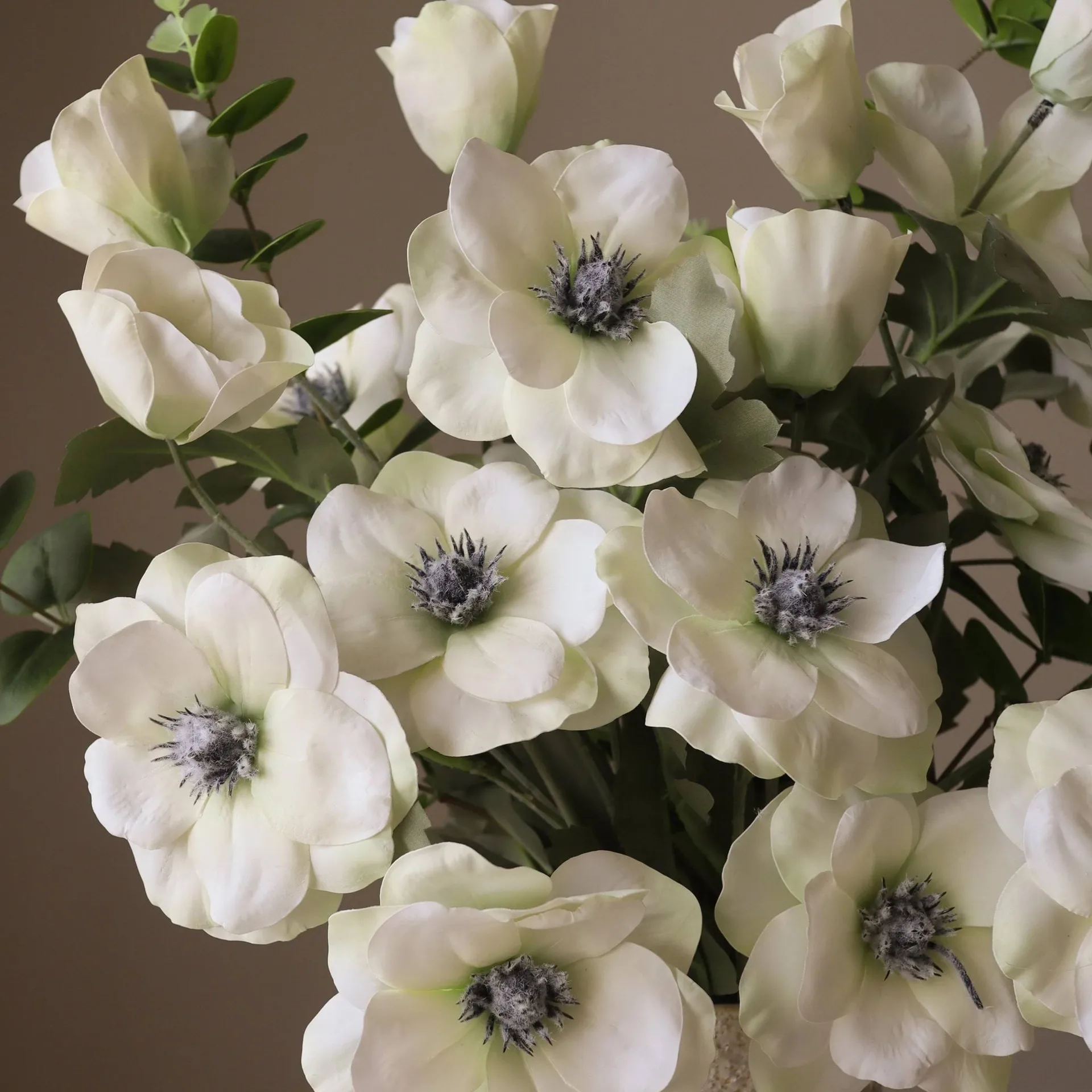 Bouquet artificiel White Satin, Anemon-eucalyptus 9 pcs Botané