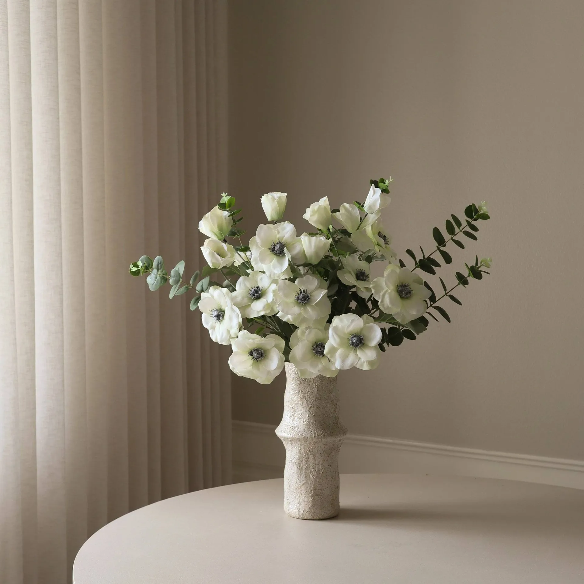 Bouquet artificiel White Satin, Anemon-eucalyptus 9 pcs Botané